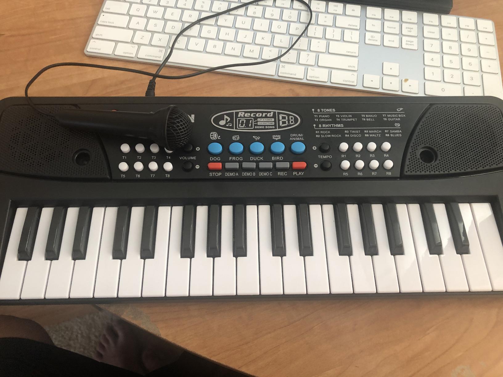 Kids Piano Toys - 37 Keys Musical Keyboard for Toddler with Microphone customer photo 1