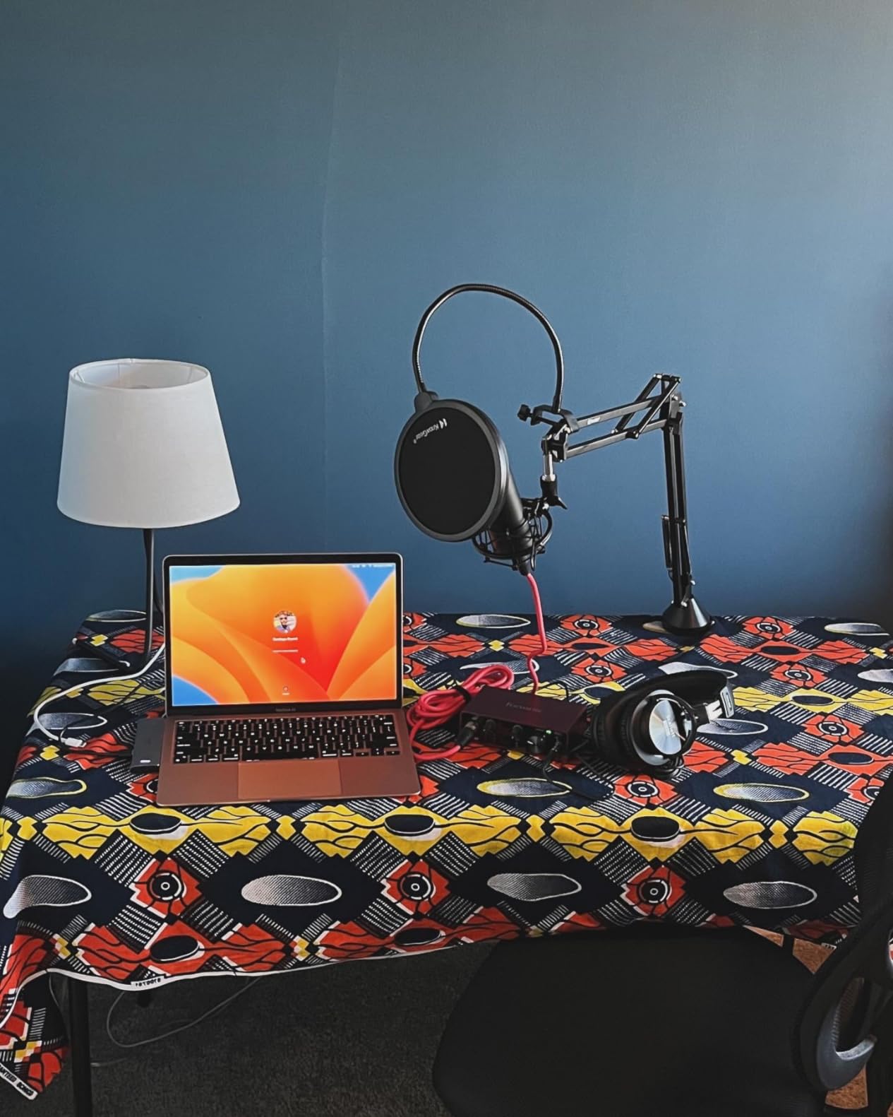 Focusrite Scarlett Solo Studio 3rd Gen USB Audio Interface Bundle with Boom Stand, XLR Cable and Pop Filter (4 Items) customer photo 1