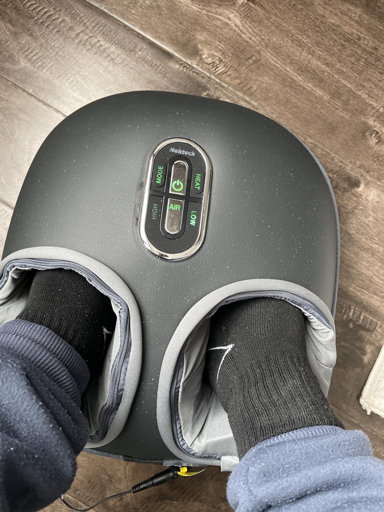 Nekteck Shiatsu Foot Massager with Heat [2026 Upgraded], 3 Modes Deep Kneading Therapy Air Compression, Feet Massage for Plantar Fasciitis, Relaxation Gifts for Men Women Mom Dad Birthday customer photo 2