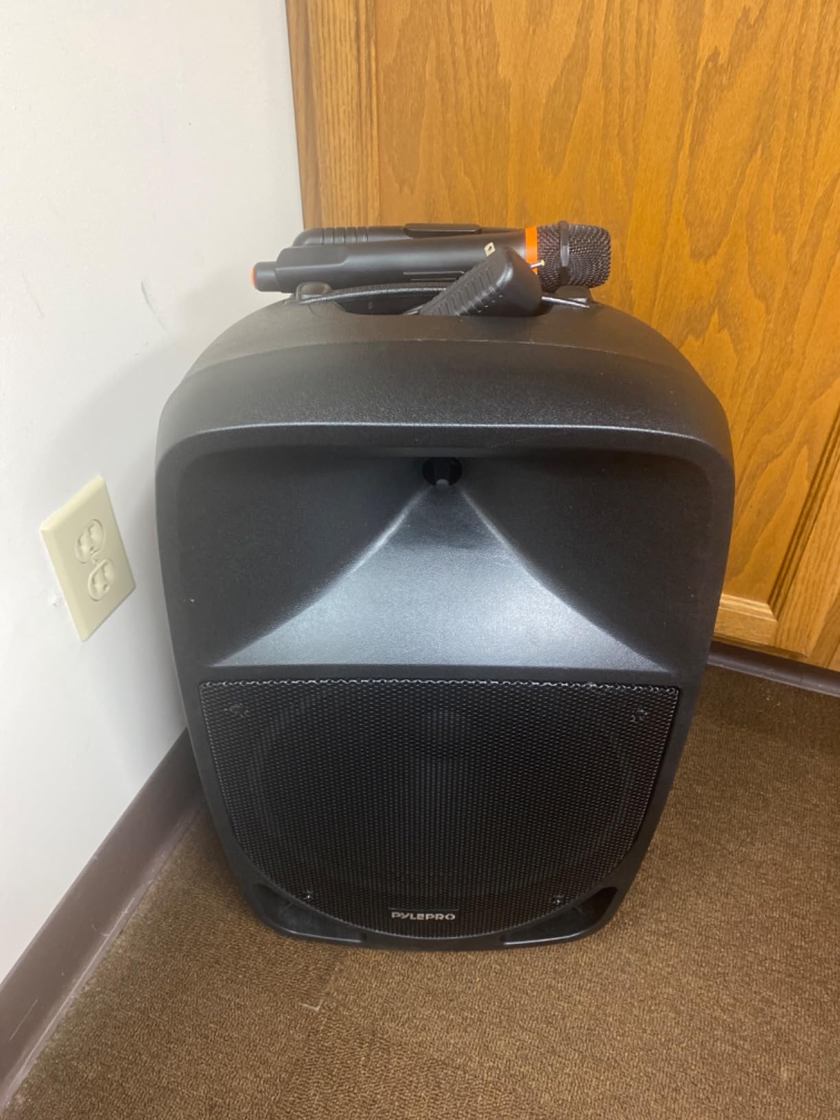 Pyle 1200W Portable Bluetooth PA Speaker - 12’’ Subwoofer, LED Battery Indicator Lights W/Built-In Rechargeable Battery, MP3/USB/SD Card Reader, and UHF Wireless Microphone - Pyle PSBT125A,Black customer photo 2