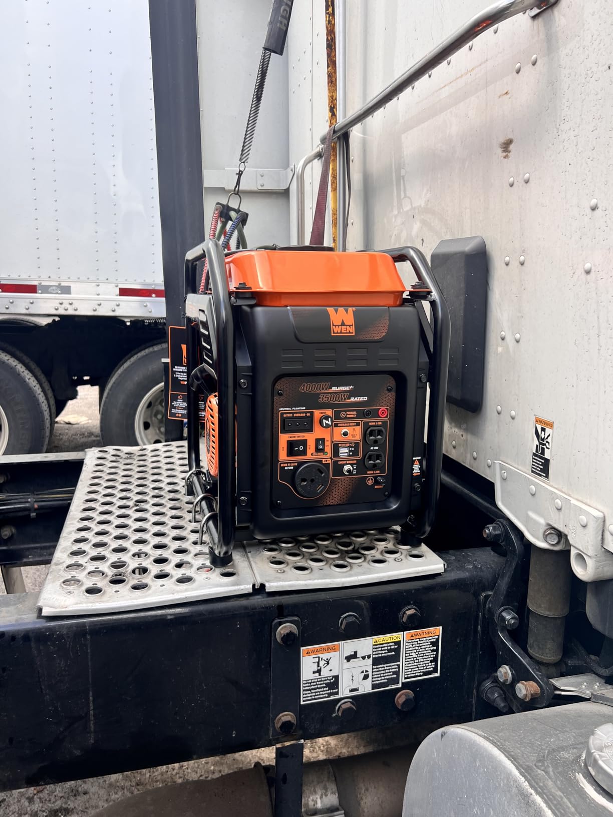 WEN GN400i RV-Ready 4000-Watt Open Frame Inverter Generator, CARB Compliant, Black/orange customer photo 1