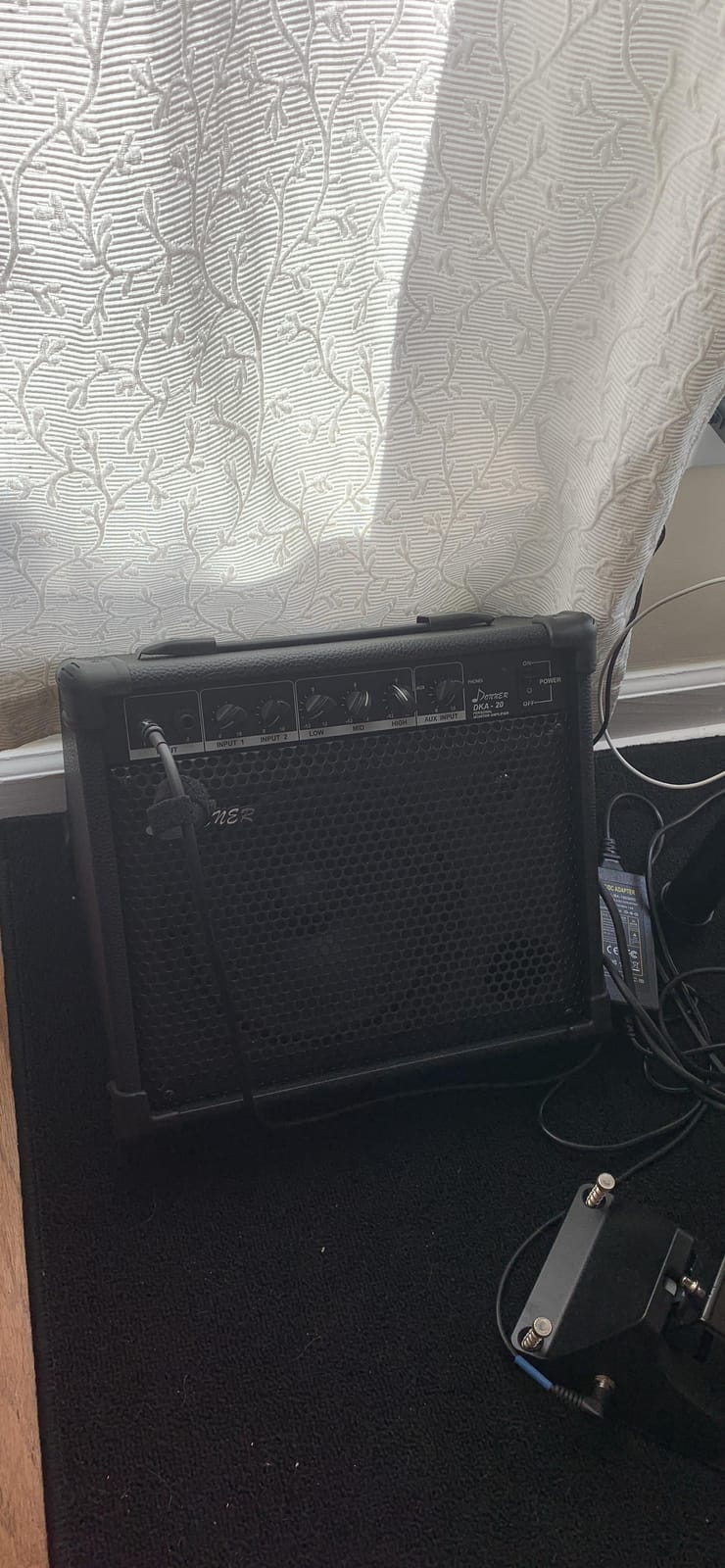 Donner DKA-20 Keyboard Amplifier 20 Watt Keyboard AMP with Aux in and Two Channels, Bass Guitar Amp, Piano Amplifier, Electronic Drum Speaker Support for Microphone Input customer photo 1
