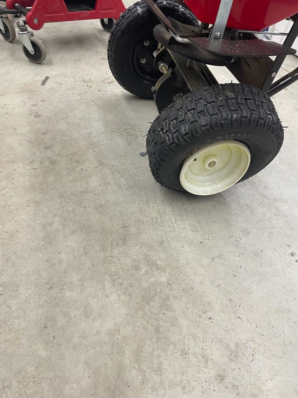 Buyers Products 3039632R 100 lb All-Season Walk-Behind Broadcast Spreader customer photo 2