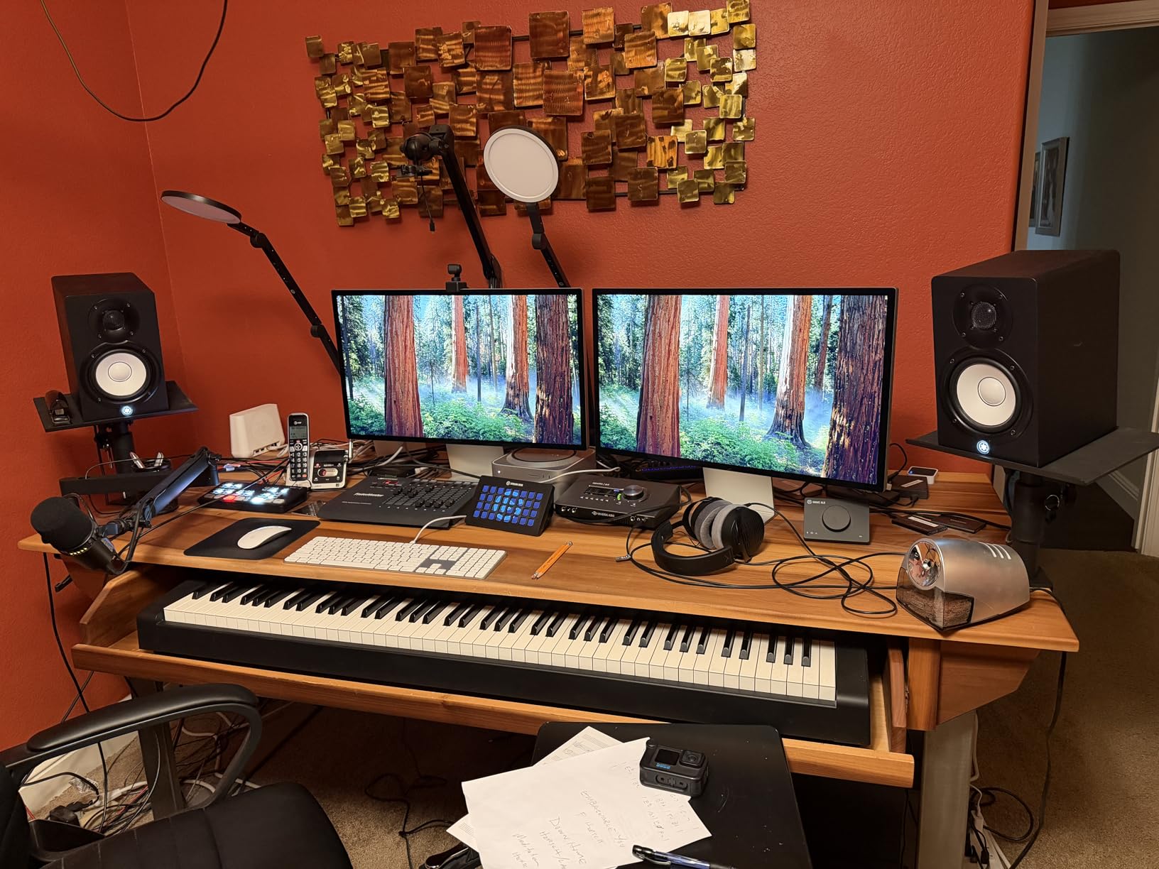 Gator Frameworks Desktop Clamp-On Studio Monitor and Speaker Stand with EVA Foam Padded Surface, Angle Adjustable from 0° to 15° – Set of 2 (GFWSPKSTMNDSKCMP) customer photo 1