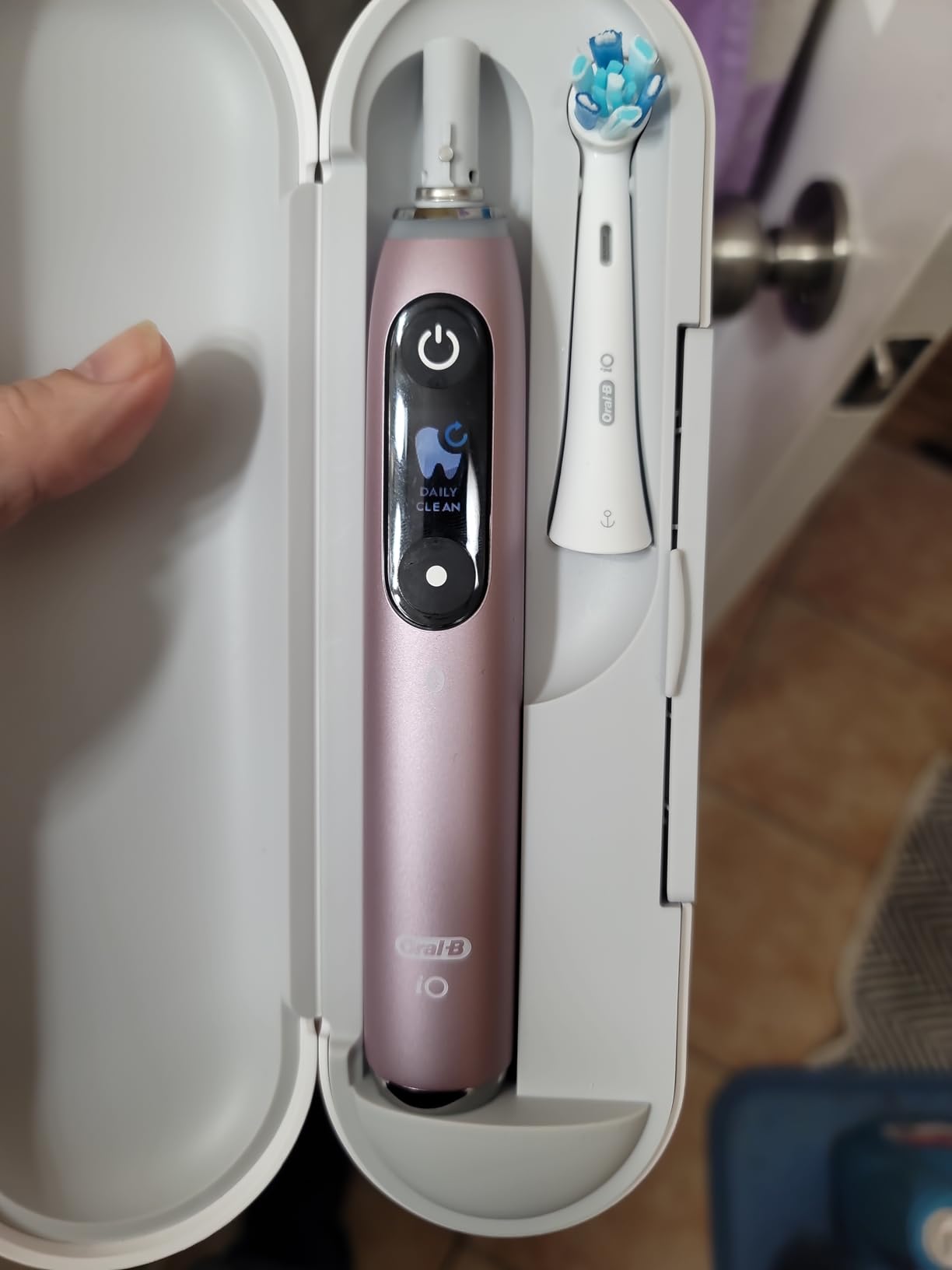 Oral-B Rechargeable Electric Toothbrush, iO Series 9 Genius, Black, 4 Replacement Brush Heads, Power Charging Travel Case, Teeth Whitening, Visible Pressure Sensor to Protect Gums, 7 Modes customer photo 1