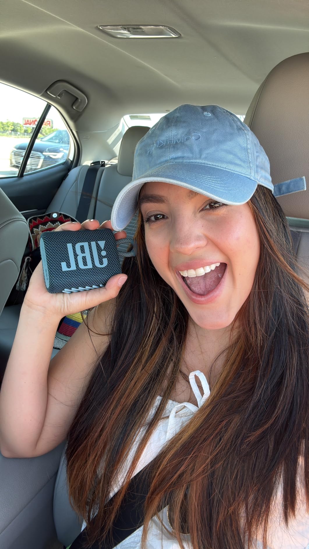 JBL Go 3 - Portable Mini Bluetooth Speaker, big audio and punchy bass, IP67 waterproof and dustproof, 5 hours of playtime, speaker for home, outdoor and travel (Red) customer photo 2