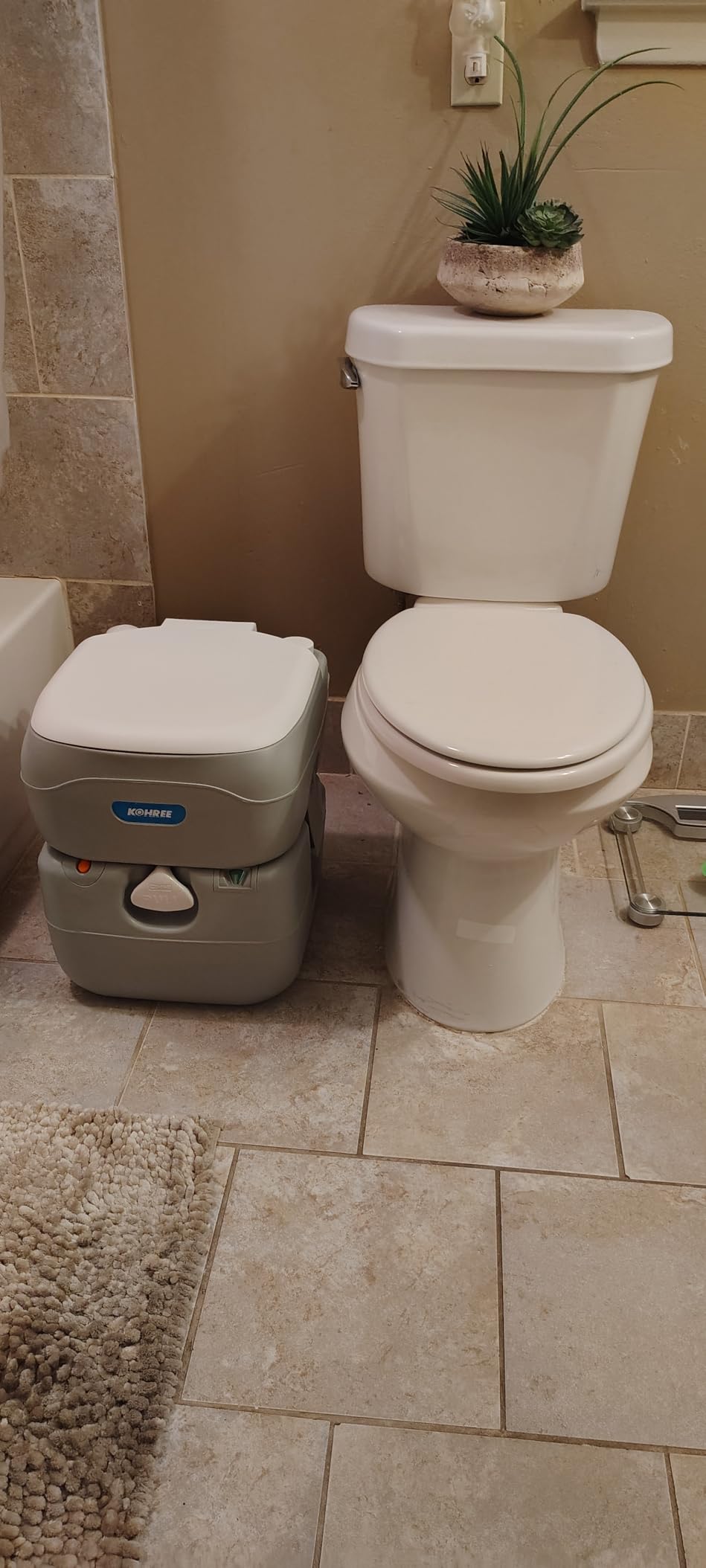 Kohree Portable RV Toilet, Large Camping Toilet Porta Potty, 5.8 Gallon customer photo 2