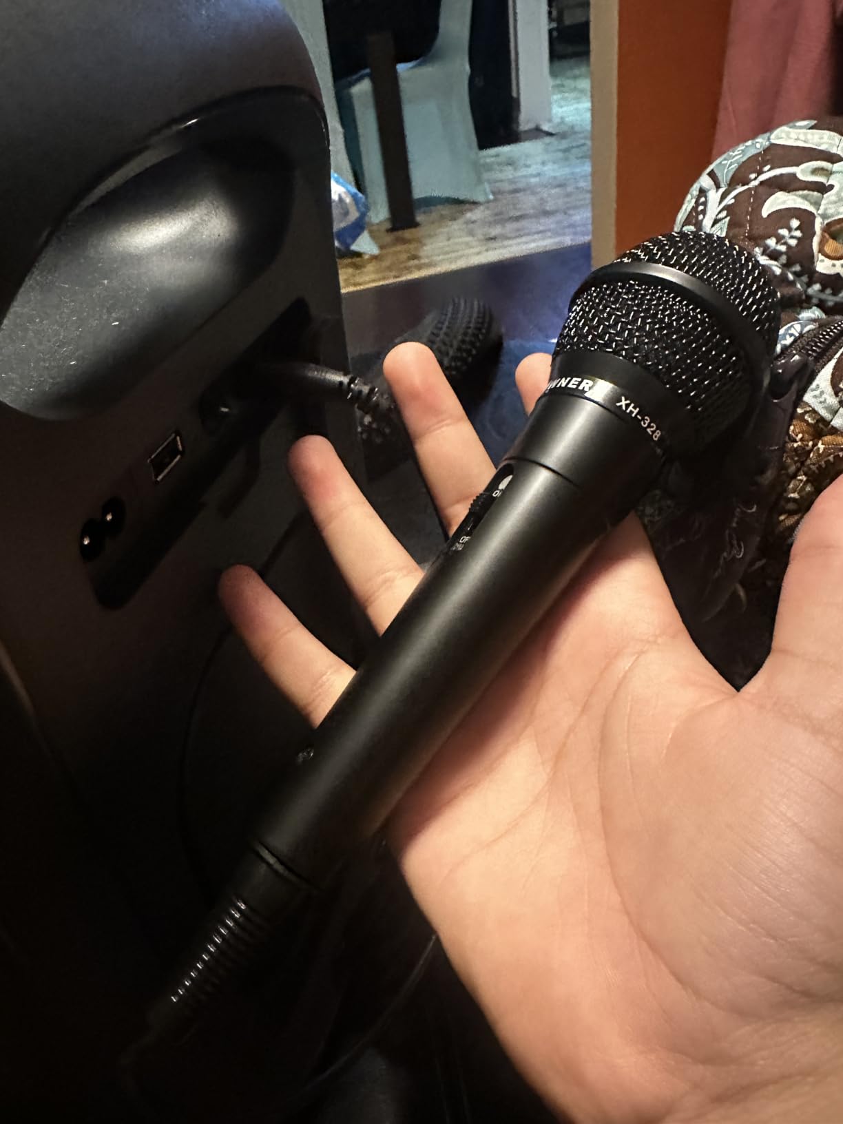 Wired Microphone, Karaoke Handheld Microphone for Singing, Mic Karaoke with 2.5m Cable, Vocal Dynamic Mic for Speaker, AMP, Mixer, DVD customer photo 1