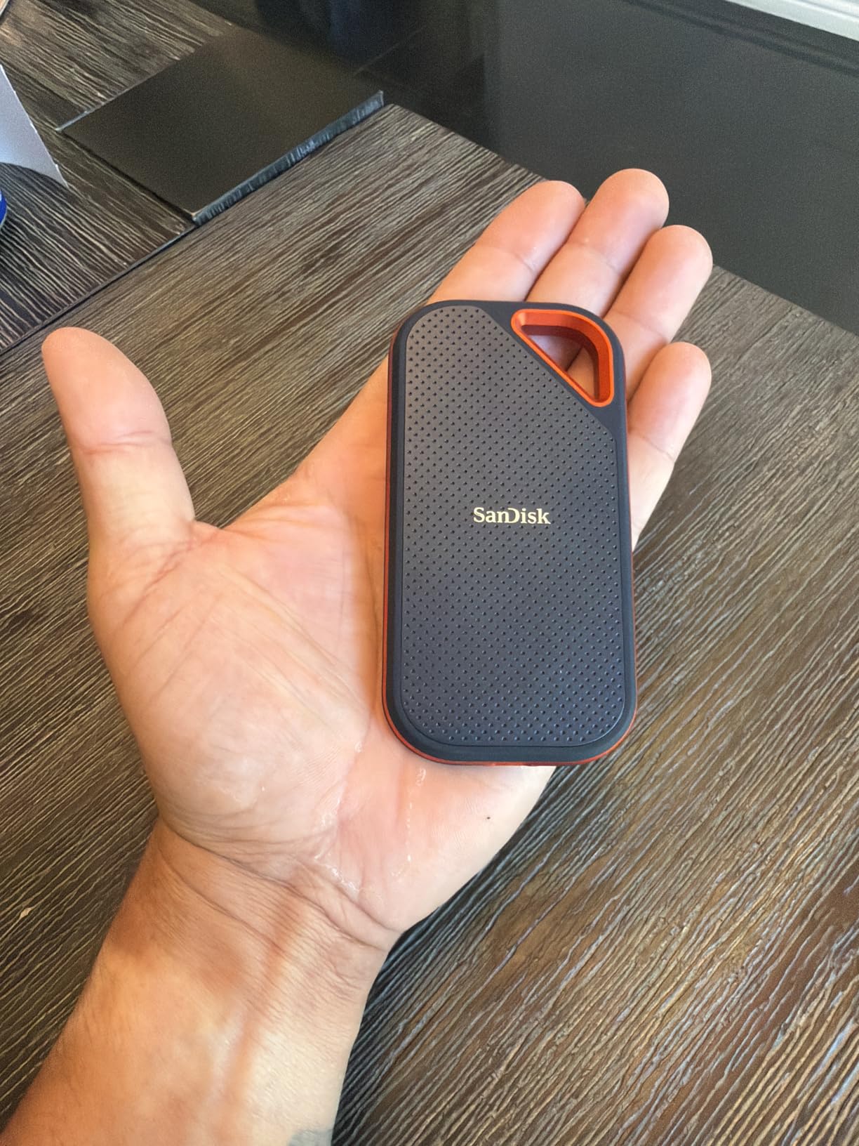 Sandisk 4TB Extreme PRO Portable SSD, Up to 2000MB/s, USB-C, USB 3.2 Gen 2x2, IP65 Water and Dust Resistance, Updated Firmware, External Solid State Drive, Black, SDSSDE81-4T00-G25 customer photo 2