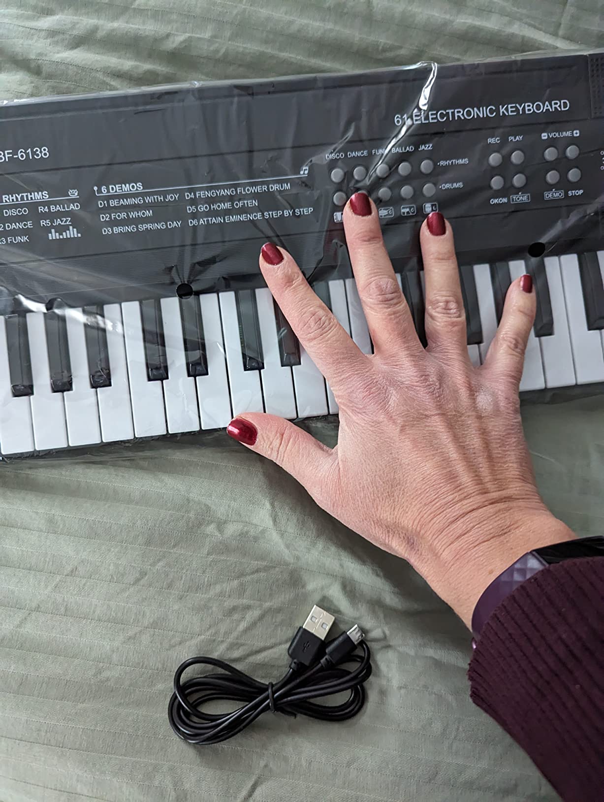 Kids Piano, 61 Keys Electronic Piano Keyboard with Microphone Musical Toy customer photo 1