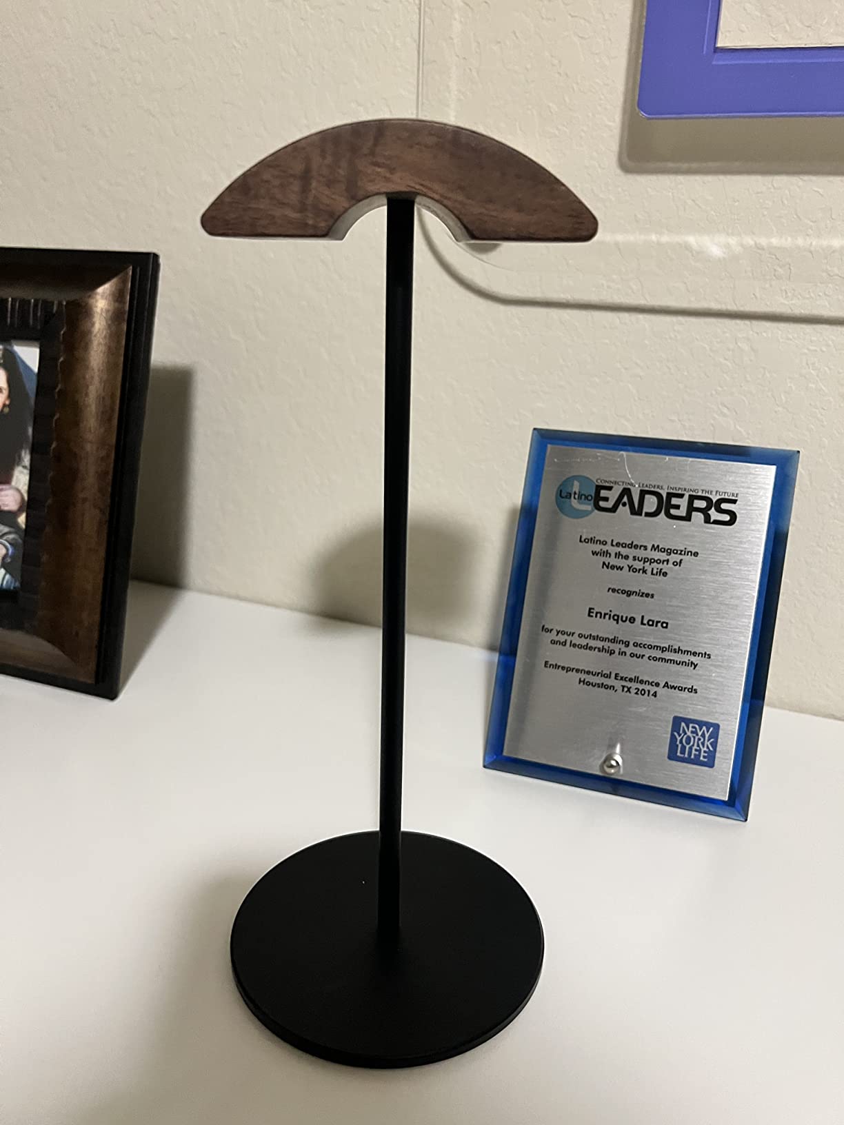 Headphone Stand, Walnut Wood & Aluminum Headset Stand, Nature Walnut Gaming Headset Holder with Solid Heavy Base for All Headphone Sizes (Gold) customer photo 2