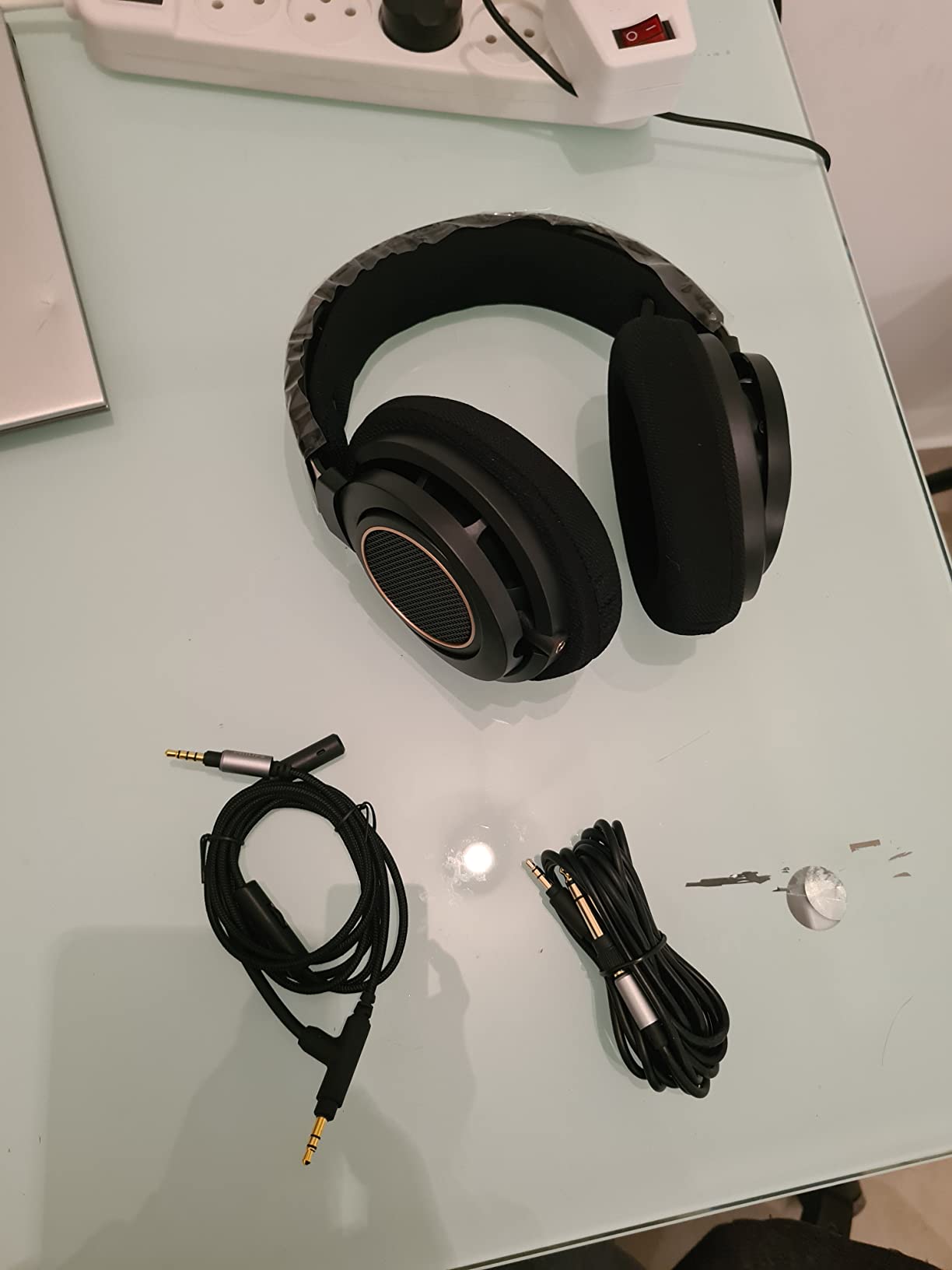 PHILIPS Over The Ear Studio Headphones for Recording Open Back Gaming Headset with Microphone Studio Monitor Headphones for PC DJ Music Piano Guitar with Detachable Mic and Audio Jack SHP9600MB customer photo 1