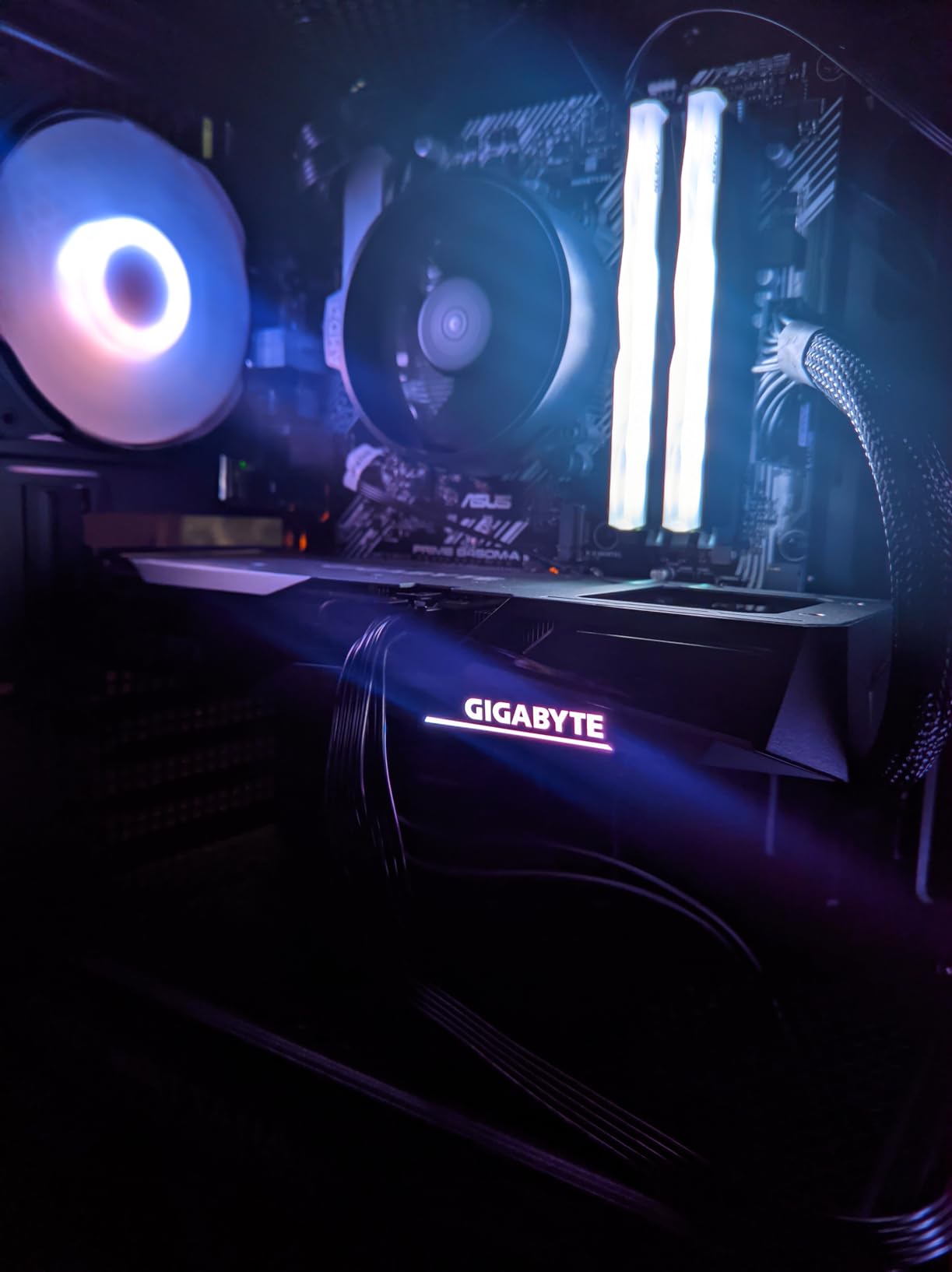GIGABYTE GeForce RTX 3060 Gaming OC 12G (REV2.0) Graphics Card, 3X WINDFORCE Fans, 12GB 192-bit GDDR6, GV-N3060 Video Card customer photo 2