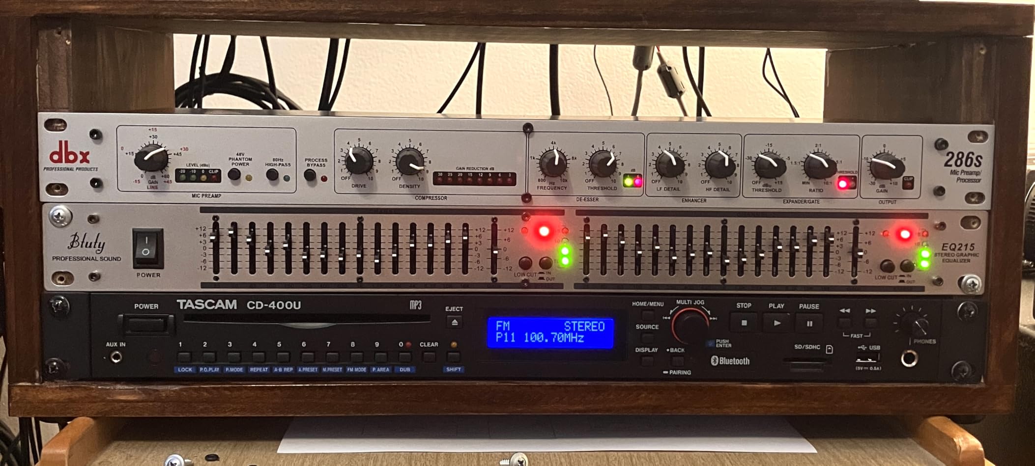 Audio equalizer EQ-215 Dual Channel 15-Band Equalizer 1U Rack Mount 2-channel Stereo Graphic Equalizer Stereo Equalizer Graphic Equalizer customer photo 1