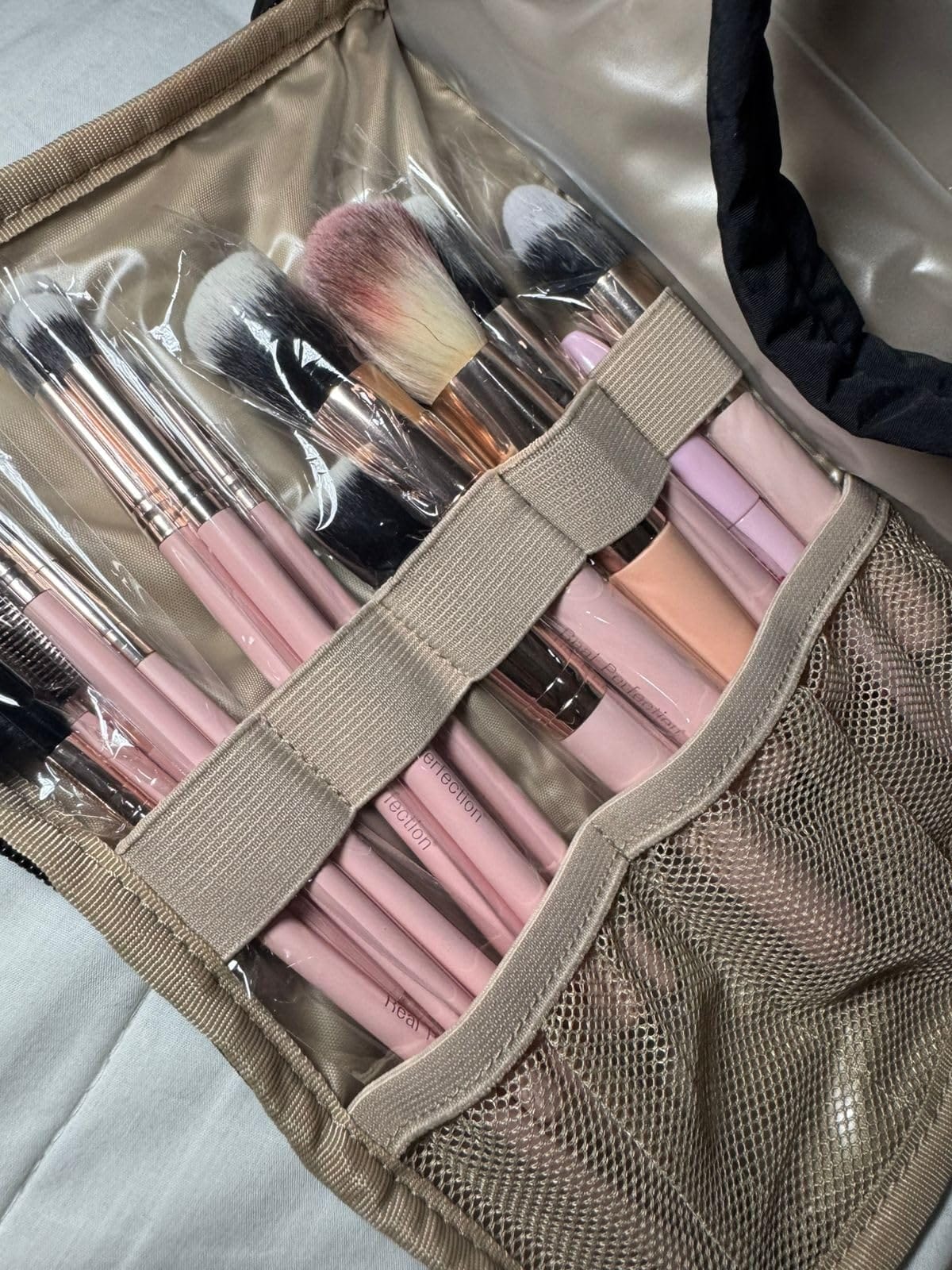Real Perfection Makeup Brush Set 16 Pcs with 1 Eyebrow Razor Premium Synthetic Foundation Powder Concealers Eyeshadow Blush Makeup Brushes Make up Brushes Kit (Pink) customer photo 2