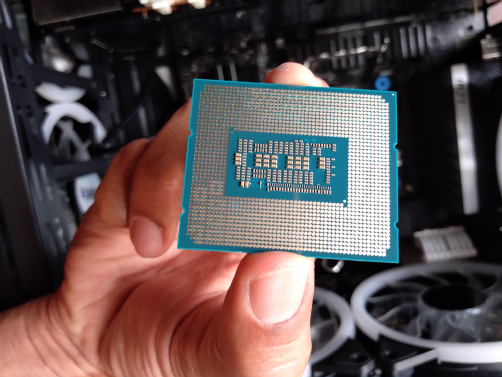 Intel® Core™ i7-12700KF Desktop Processor 12 (8P+4E) Cores up to 5.0 GHz Unlocked LGA1700 600 Series Chipset 125W customer photo 1