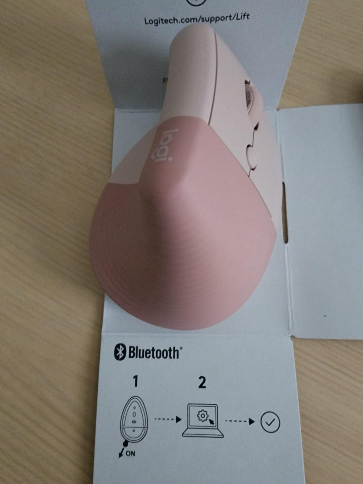 Logitech Lift Vertical Ergonomic Wireless Mouse - Graphite customer photo 2
