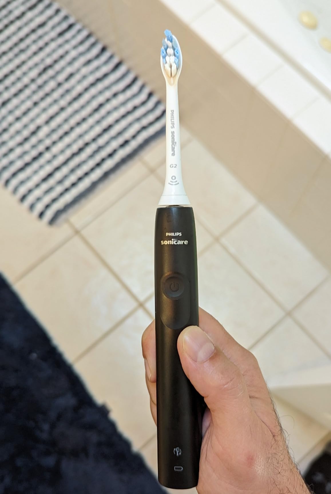 Philips Sonicare 4100 Rechargeable Electric Toothbrush, 1 Brush Head, Black customer photo 2