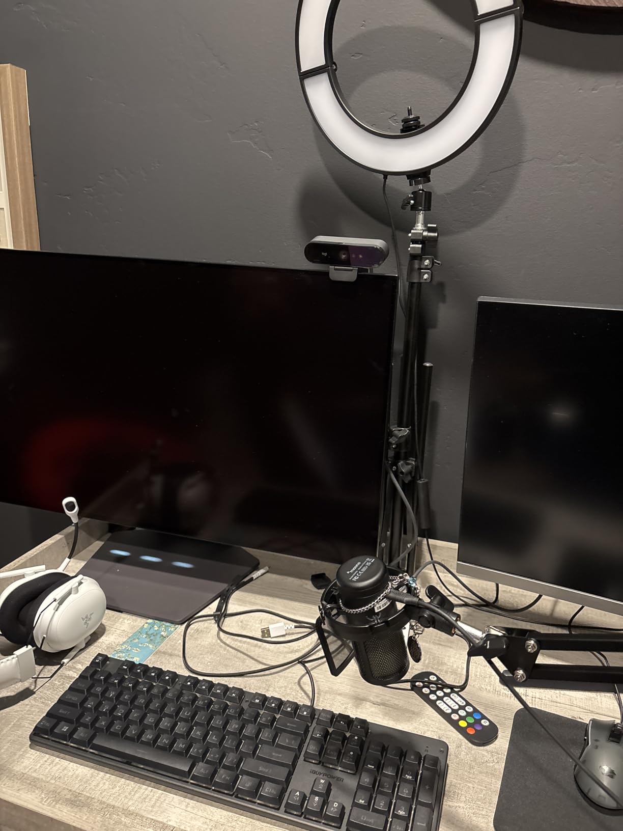 Logitech Brio Ultra 4K HD Webcam for Streaming and Meetings - Black customer photo 1