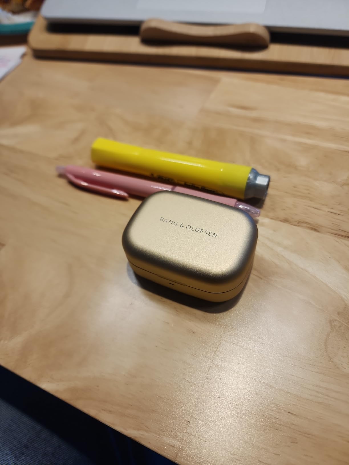Bang & Olufsen Beoplay EX - Wireless Bluetooth Earphones with Microphone and Active Noise Cancelling, Waterproof, 20 Hours of Playtime customer photo 1