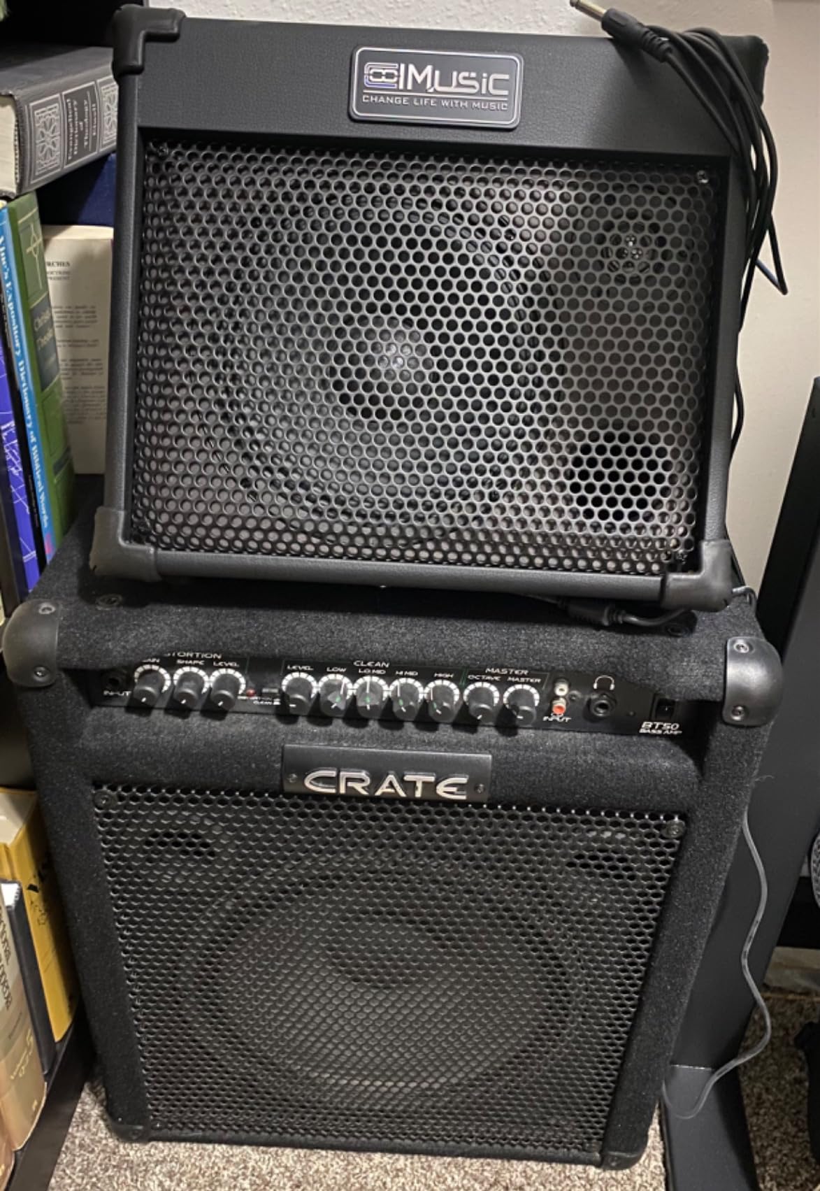 Coolmusic Portable Acoustic Guitar Amplifier, for Performers On The Go, Built-in Bluetooth (40W Battery-Powered) customer photo 1