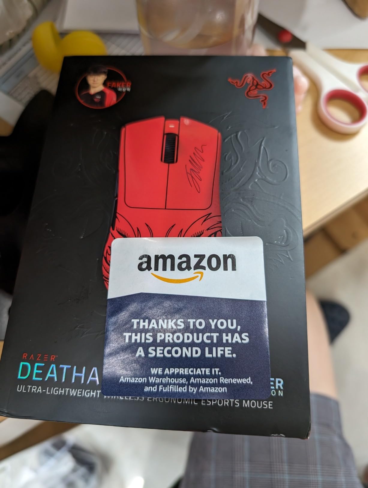 Razer DeathAdder V3 Pro Wireless Gaming Mouse, 64g, 90 Hr Battery, White customer photo 1