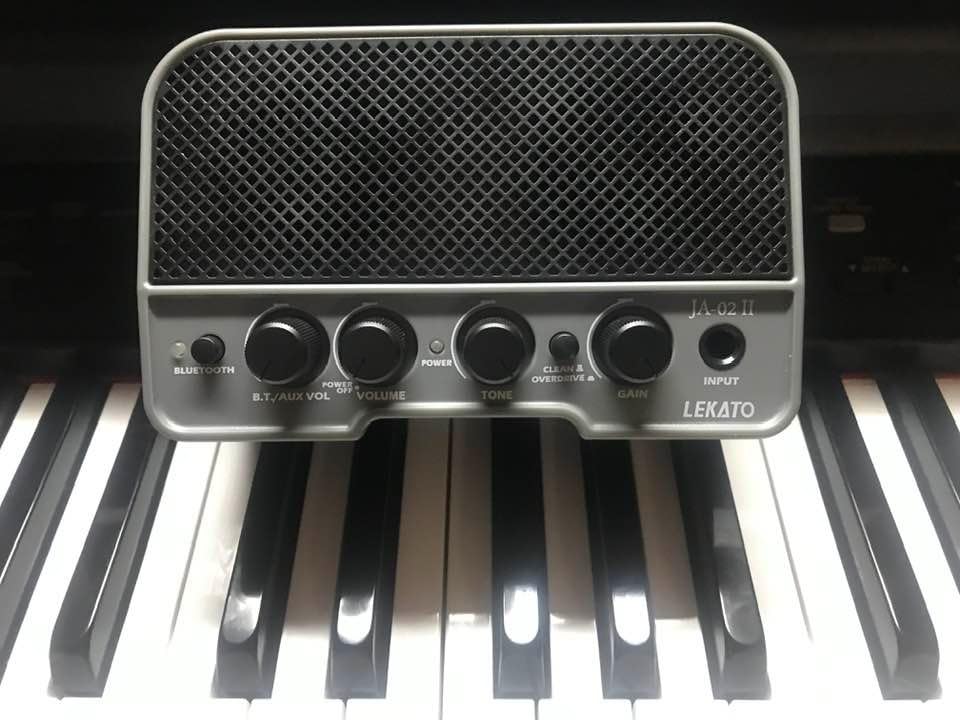 LEKATO Mini Guitar Amp Rechargeable Electric Guitar Amplifer 5W, Clean/Overdrive Channels,Portable Small Amp for Guitarist Practice,Black customer photo 2