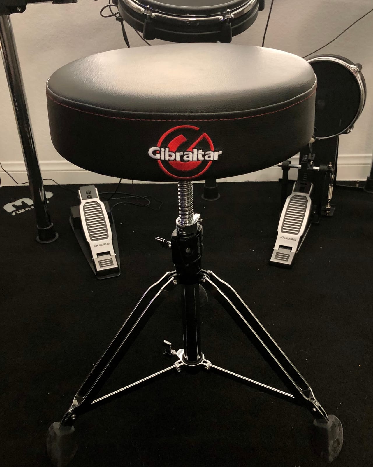Gibraltar Drum Throne with Adjustable Height, Round Seat, Single-Braced Drum Stool, Lightweight Portable Design, Comfortable Cushion, Ideal for Practice, Travel, or Gigs, 4000 Series (4608) customer photo 1