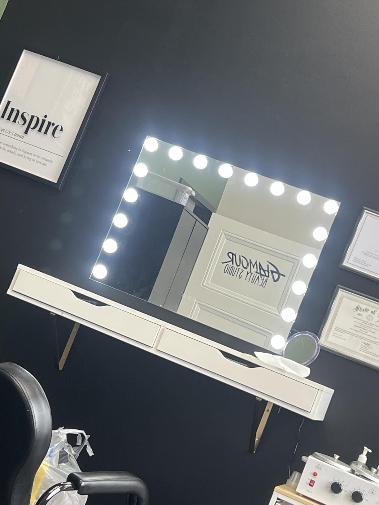 Gvnkvn Vanity Mirror with Lights Lighted Makeup Mirror with 15 Dimmable LED Bulbs,3 Color Lighting Modes,USB Charging Port Touch Control,Sturdy Metal Frame Design 24x18 Inch,White customer photo 1