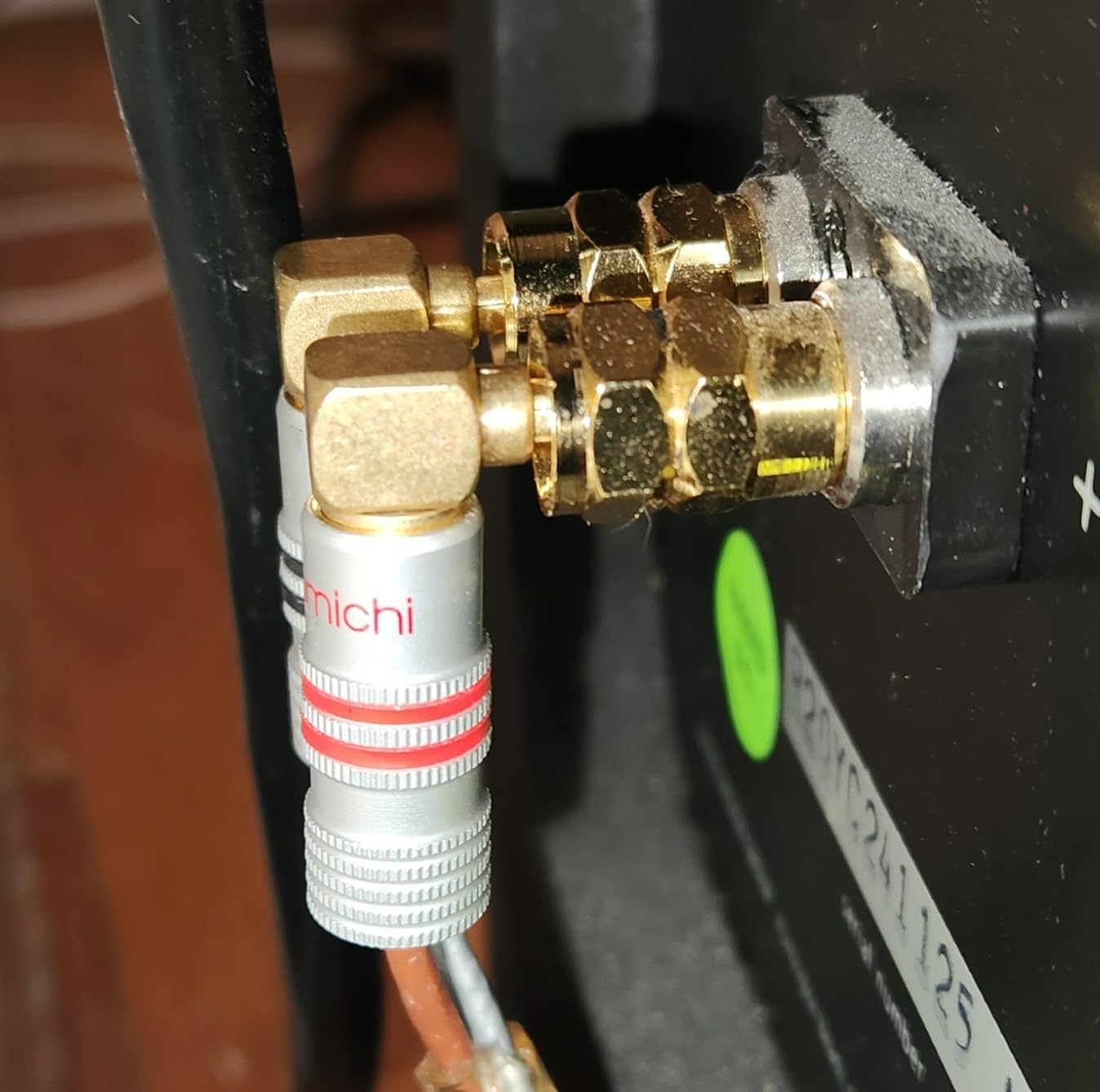 Nakamichi GrubLock 24k Gold Plated Right Angle Banana Plugs, 10-18 AWG customer photo 1