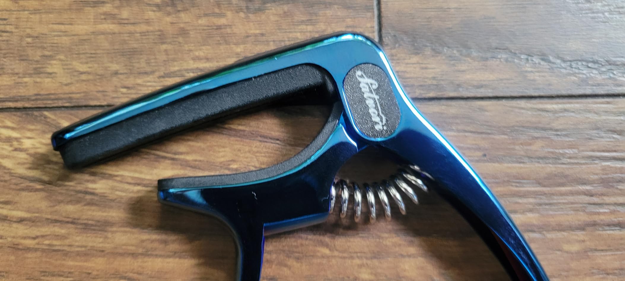 Salvori Exclusive Gradient 'Blue-Plated' Heavy-Duty Guitar Capo for Acoustic/Electric Guitar with 4 Picks, Guitar Clip/Guitar Clamp/Guitar Accessories for Classical Guitar, Ukulele, Mandolin and Banjo customer photo 1
