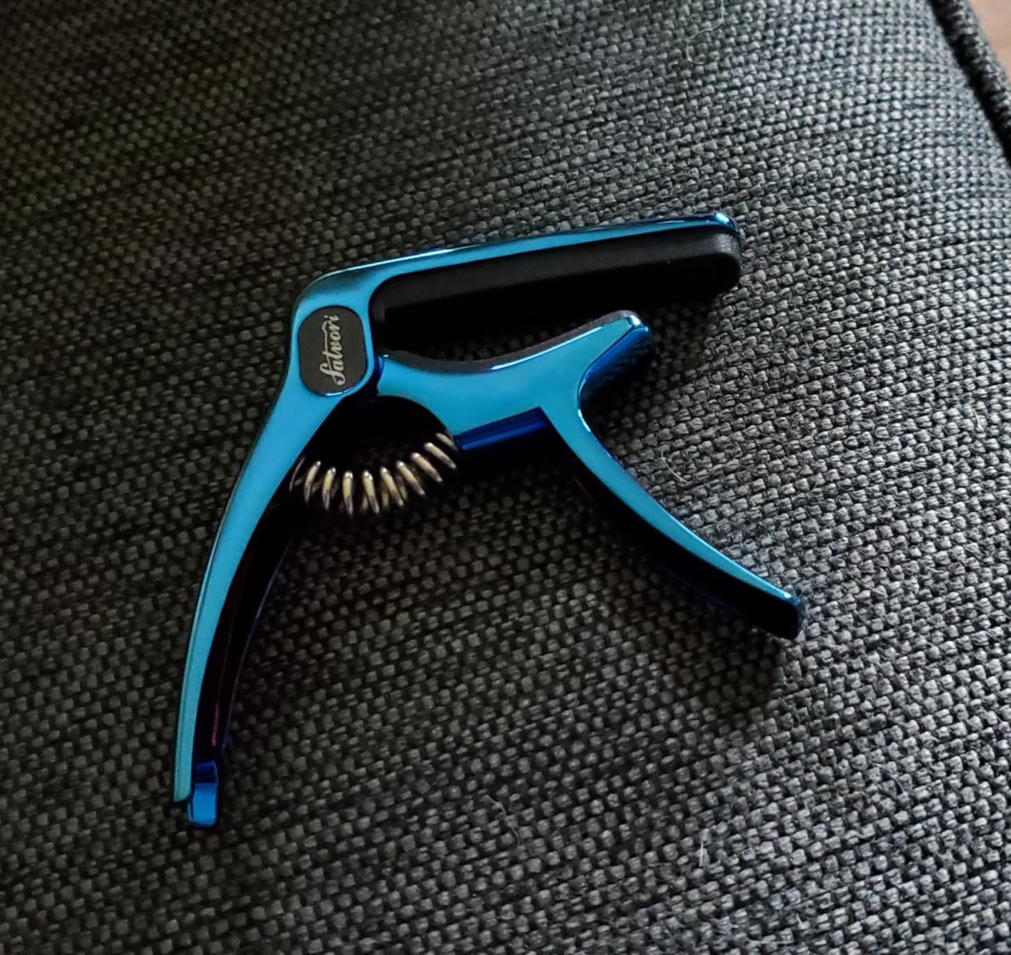 Salvori Exclusive Gradient 'Blue-Plated' Heavy-Duty Guitar Capo for Acoustic/Electric Guitar with 4 Picks, Guitar Clip/Guitar Clamp/Guitar Accessories for Classical Guitar, Ukulele, Mandolin and Banjo customer photo 2