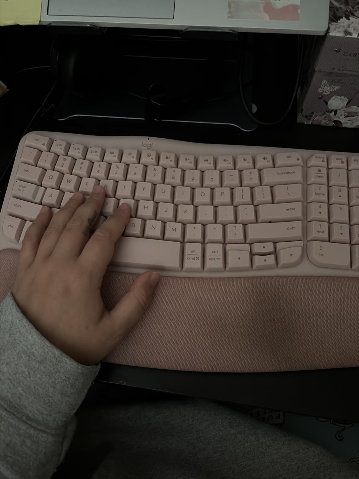 Logitech Wave Keys Ergonomic Wireless Keyboard with Palm Rest - Graphite customer photo 1