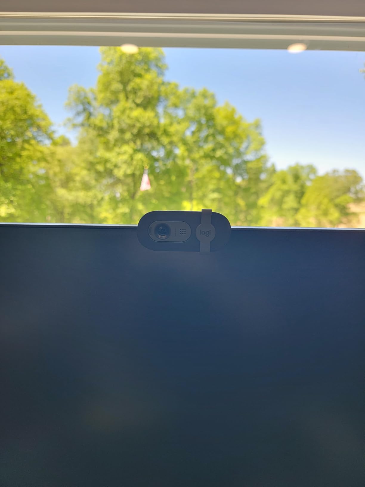 Logitech Brio 101 Full HD 1080p Webcam for Streaming and Meetings - Black customer photo 2