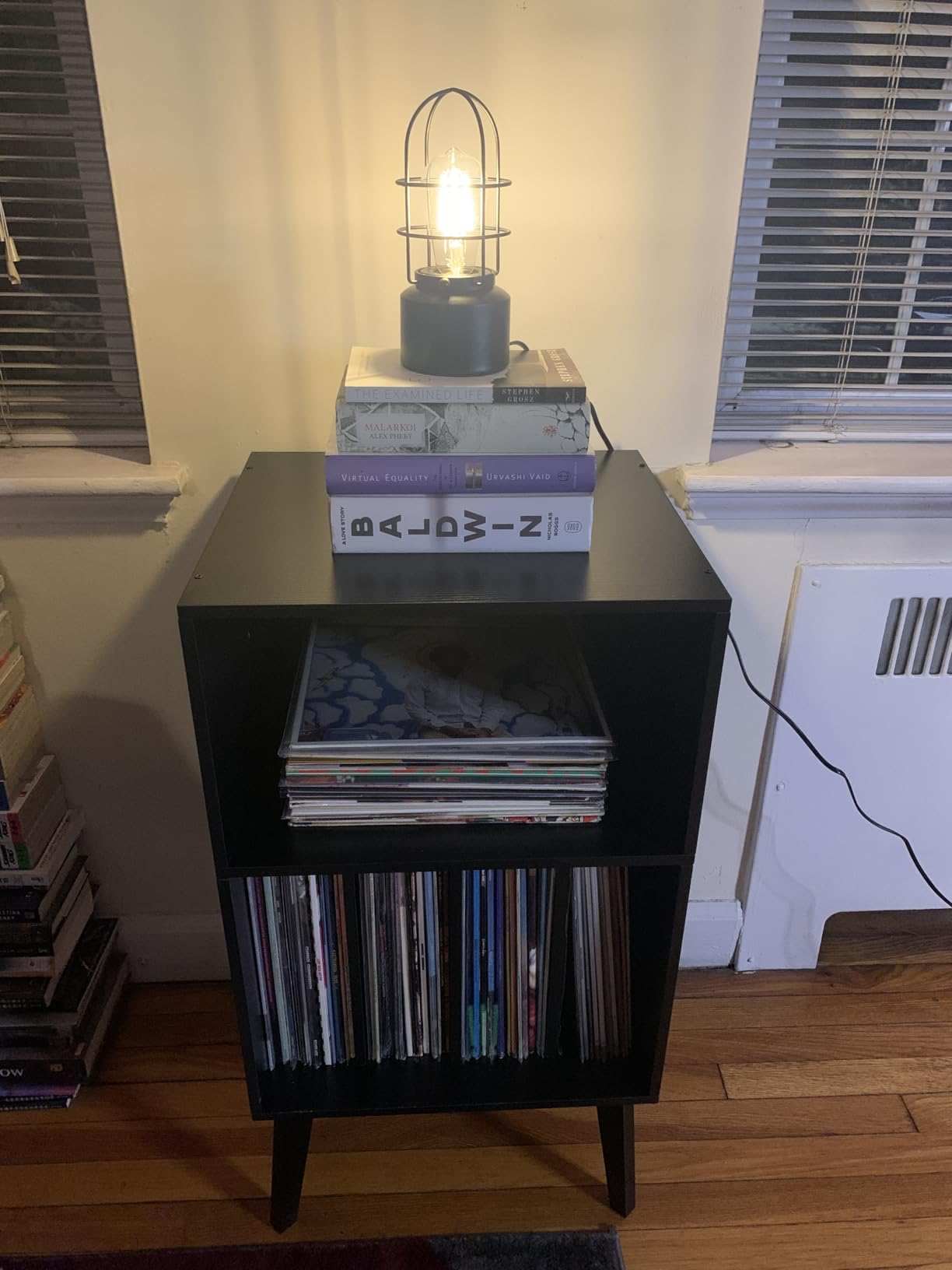 Lerliuo Record Player Stand, Walnut Turntable Stand Holds up to 160 Albums customer photo 2
