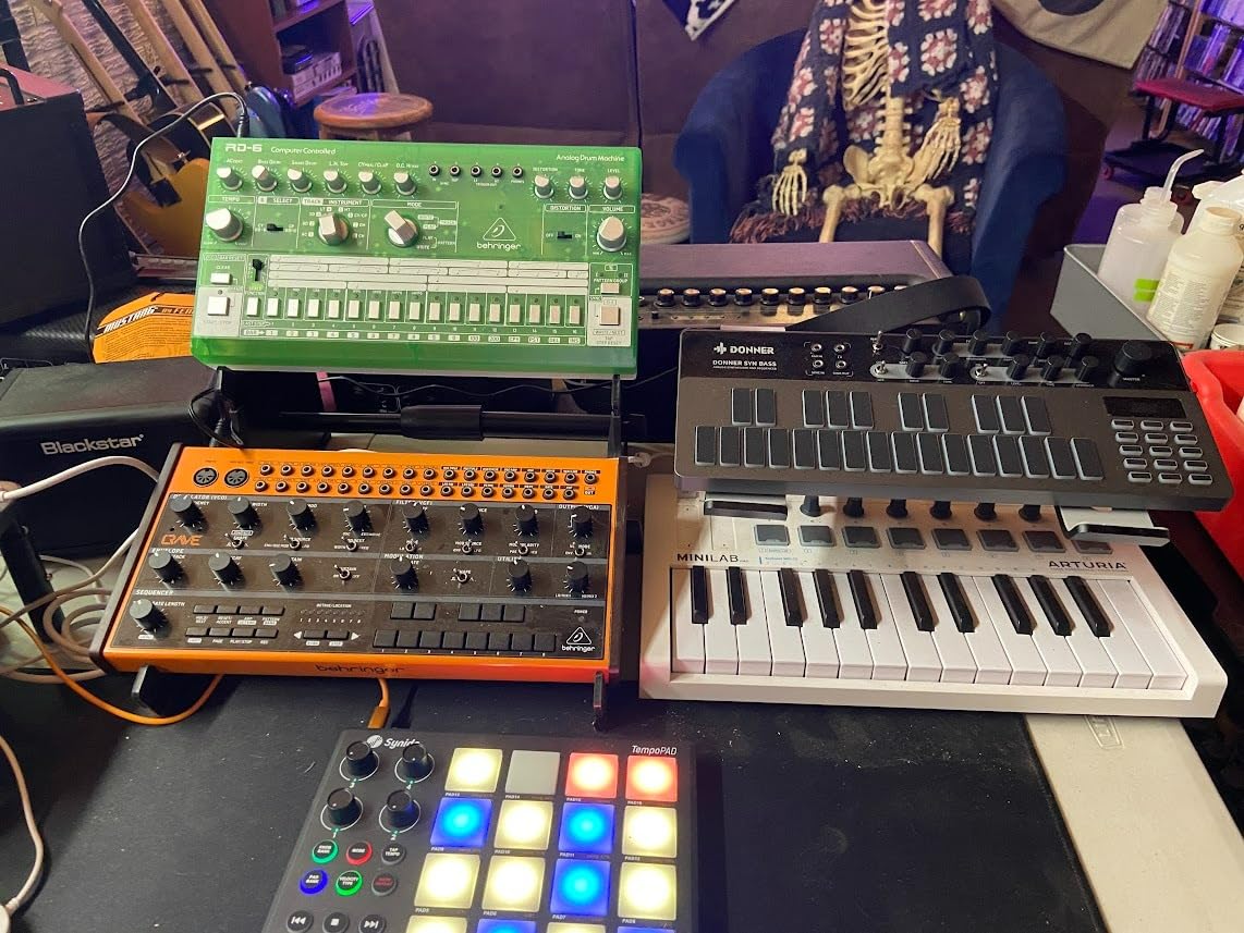 Analog Bass Synthesizer and Sequencer, Donner Essential B1 with Intuitive User Interface, 128 Patterns Memory, Saturation & Delay Effects, Make for Classic Acid Sound customer photo 2