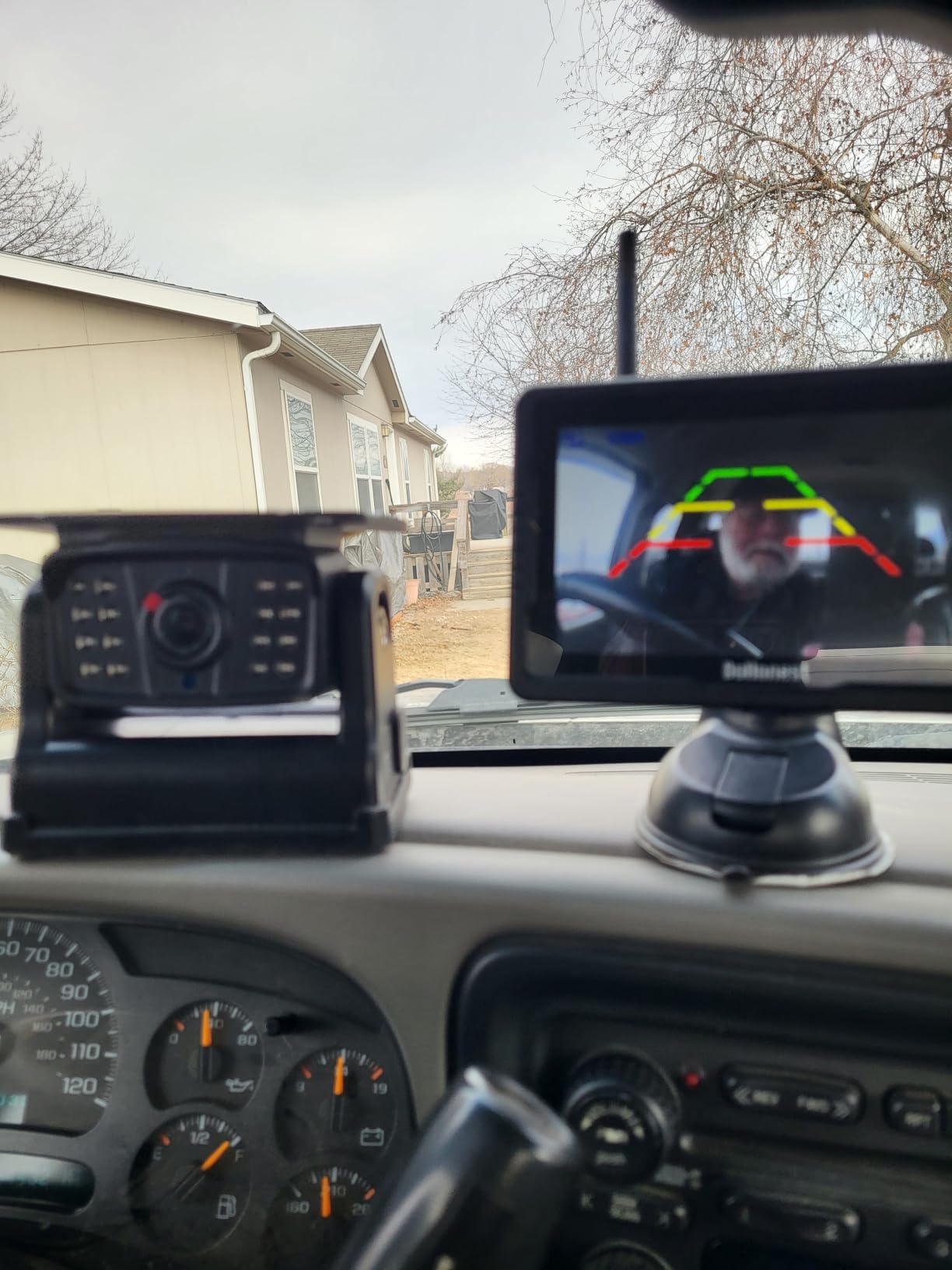 Wireless Backup Camera Solar Magnetic: Portable Cordless Scratch-Proof Truck Trailer Hitch Rear View Camera HD 1080P No Wiring No Drilling Rechargeable 5'' Monitor Kit for Car RV Camper - DoHonest R50 customer photo 2