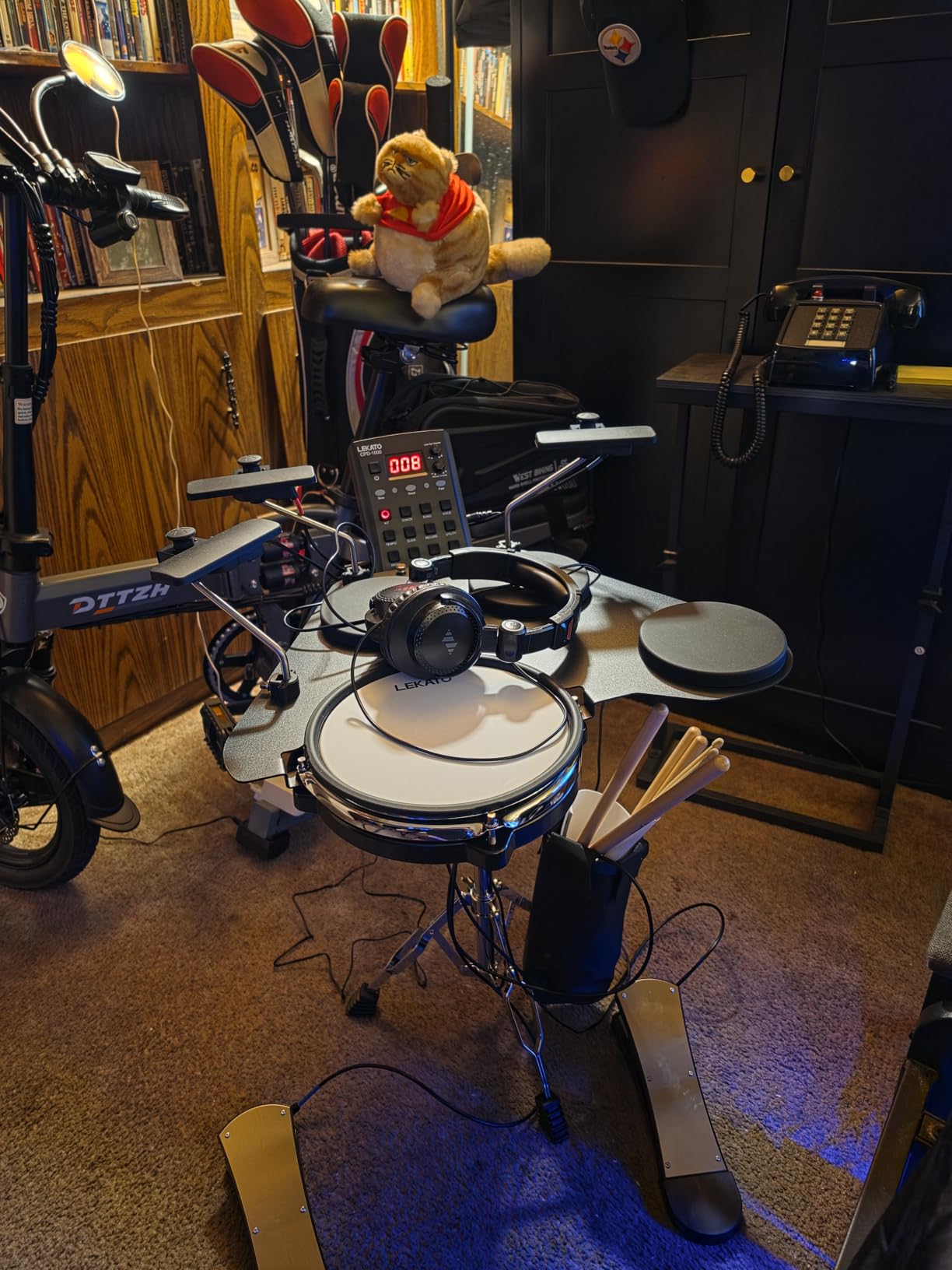LEKATO Electronic Drum Set, Portable Electric Drum Set for Beginner with Quiet Mesh Snare Drum Pads, 220+ Sounds, USB MIDI, 2 Switch Pedal, Electric Drum Kit with Sticks, Travel Bag customer photo 2