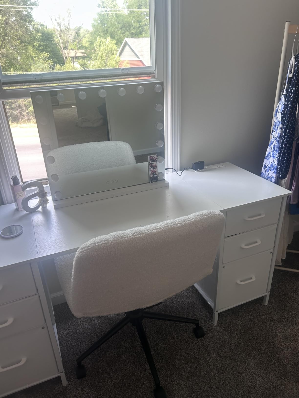 Vanity Mirror with Lights Lighted Makeup Mirror with Dimmable LED Bulbs,3 Color Lighting Modes,USB Charging Port Touch Control,Sturdy Metal Frame Design,White (50x40cm, 4.70) customer photo 1