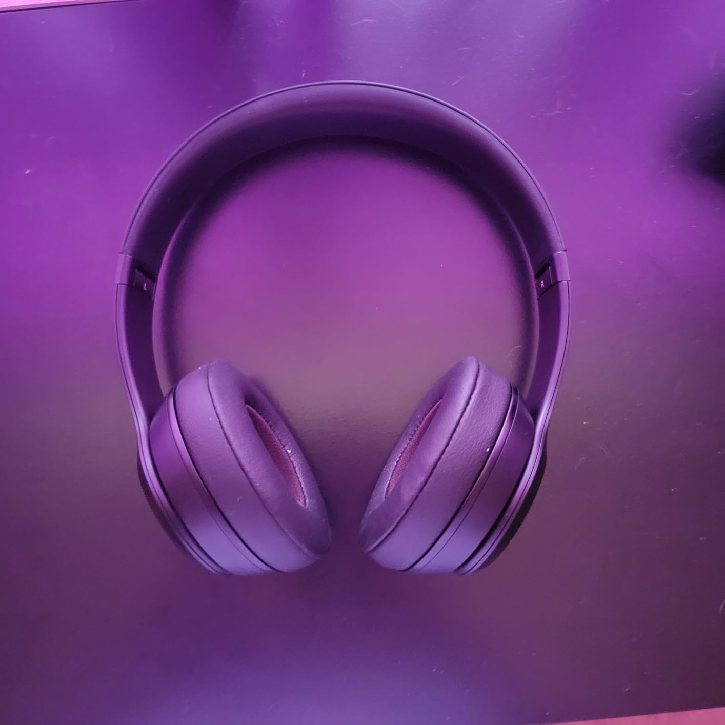 Beats Solo3 - Wireless Bluetooth On-Ear Headphones, Apple & Android Compatible, Up to 40H of Battery Life - Silver (Latest Model) customer photo 1