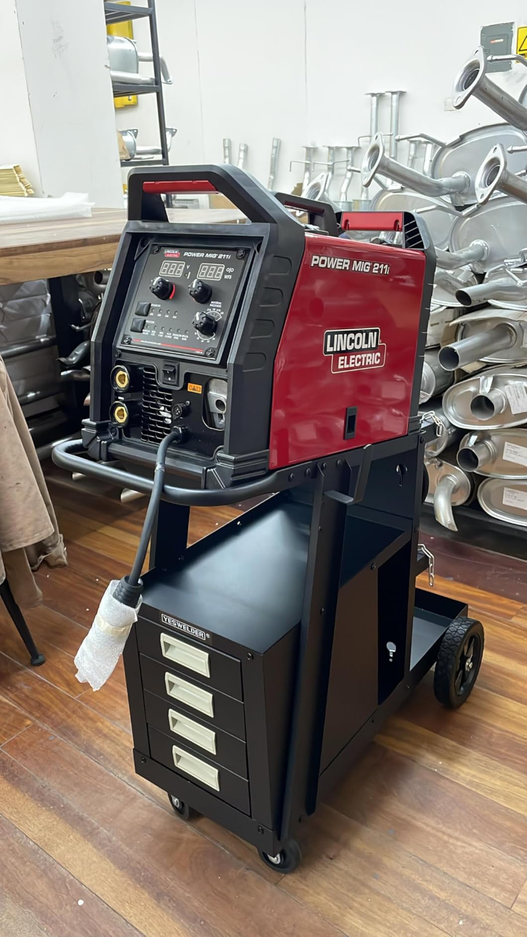 YESWELDER 2-Tier Welding Cart with 4 Drawers and Dual Cylinder Slots customer photo 2