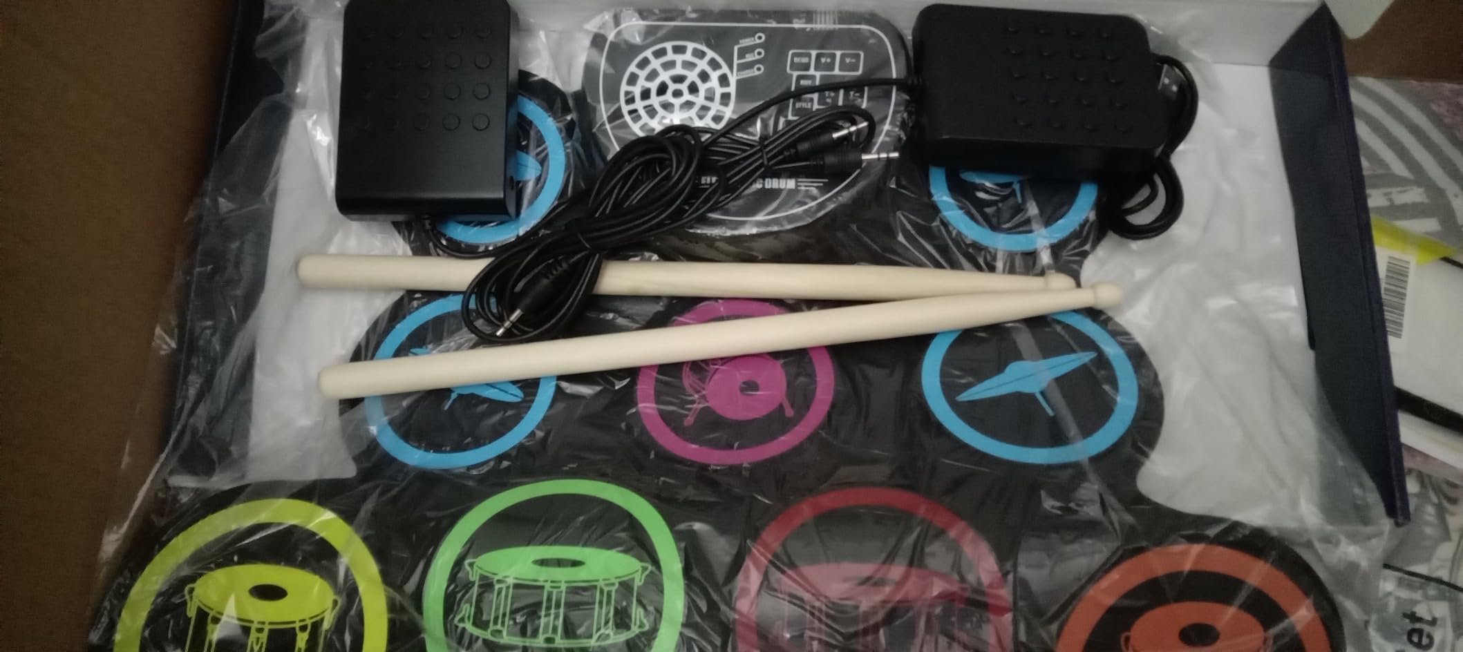Sboet Electronic Drum Set, 9-Drum Practice Pad with Headphone Jack, Roll-up Drum Kit Machine with Built-in Speaker Drum Pedals and Sticks 10 Hours Playtime, Great Christmas Holiday Gifts for Kids customer photo 2