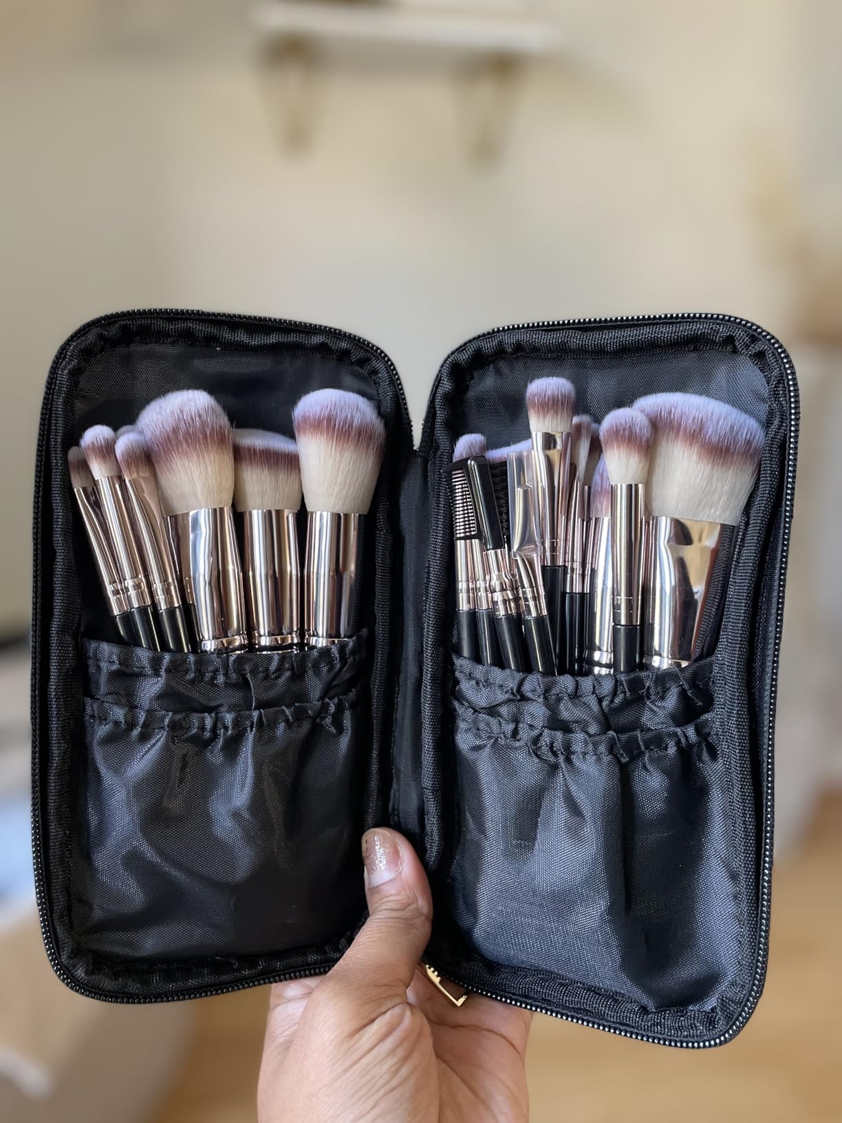 MAGEFY Makeup Brushes, 22 Pcs Professional Premium Synthetic Makeup Brush Set with Case, Foundation Eyeshadow Brush Travel Make up Brushes Set (Blackgold) customer photo 1