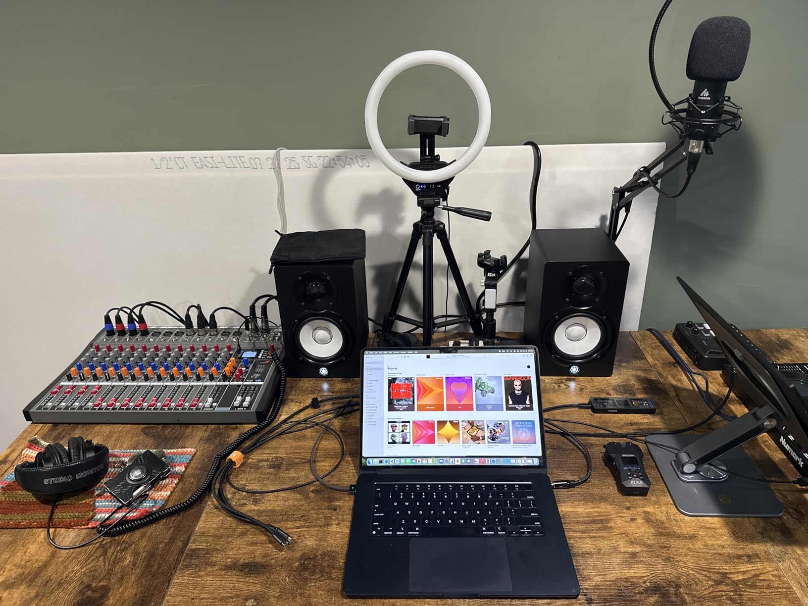 Yamaha HS4 Powered Studio Monitor in White, Pair (HS4 W) customer photo 2
