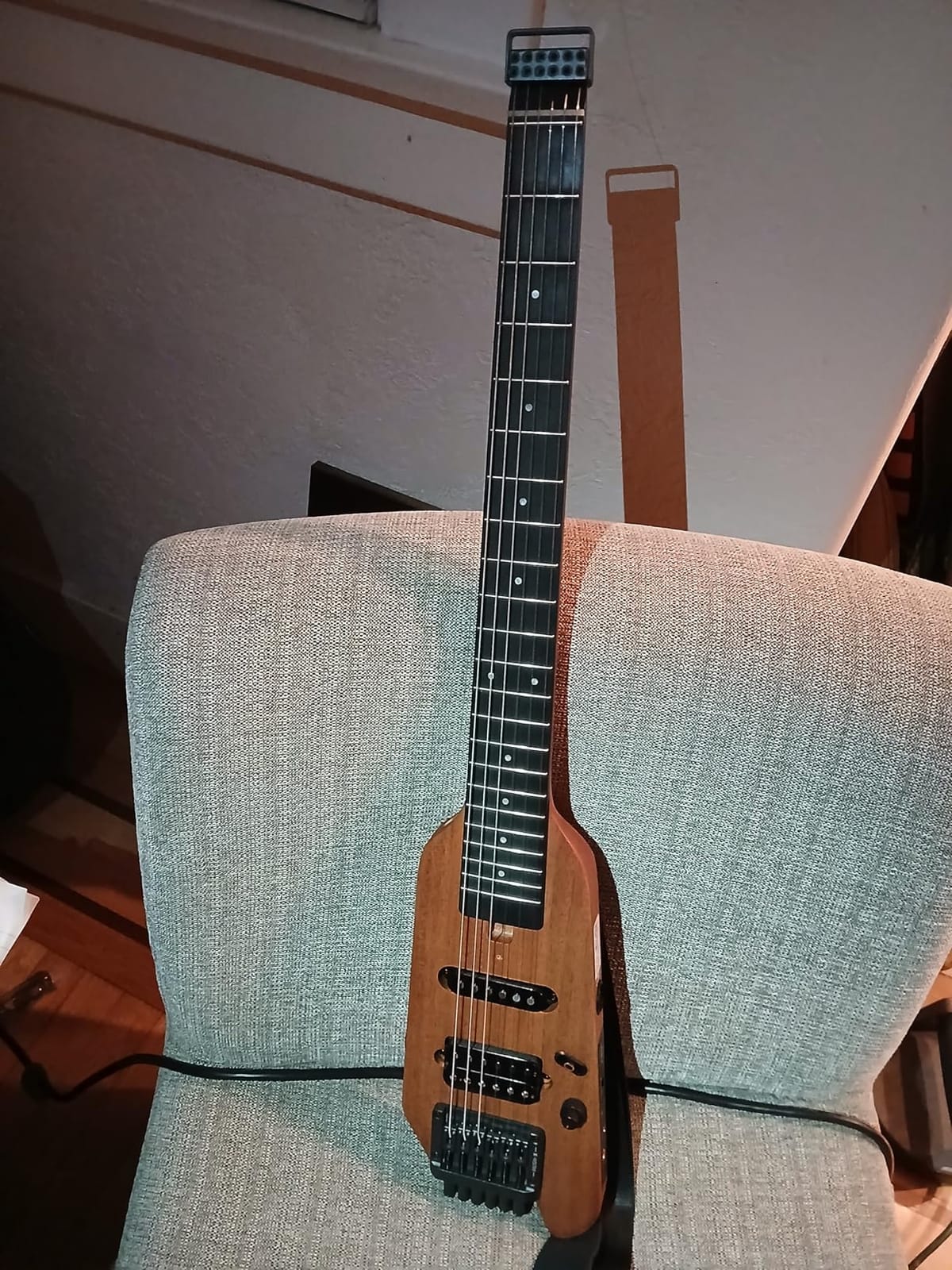 Donner HUSH X Headless Electric Guitar Kit, Travel & Practice, Natural customer photo 2