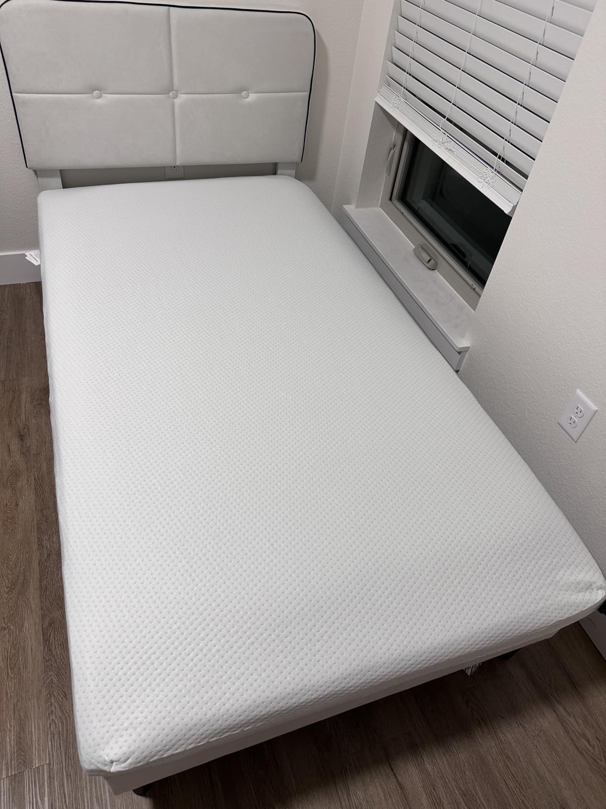 Zinus Memory Foam 8 Inch Green Tea Mattress, Short Queen, Ivory customer photo 1