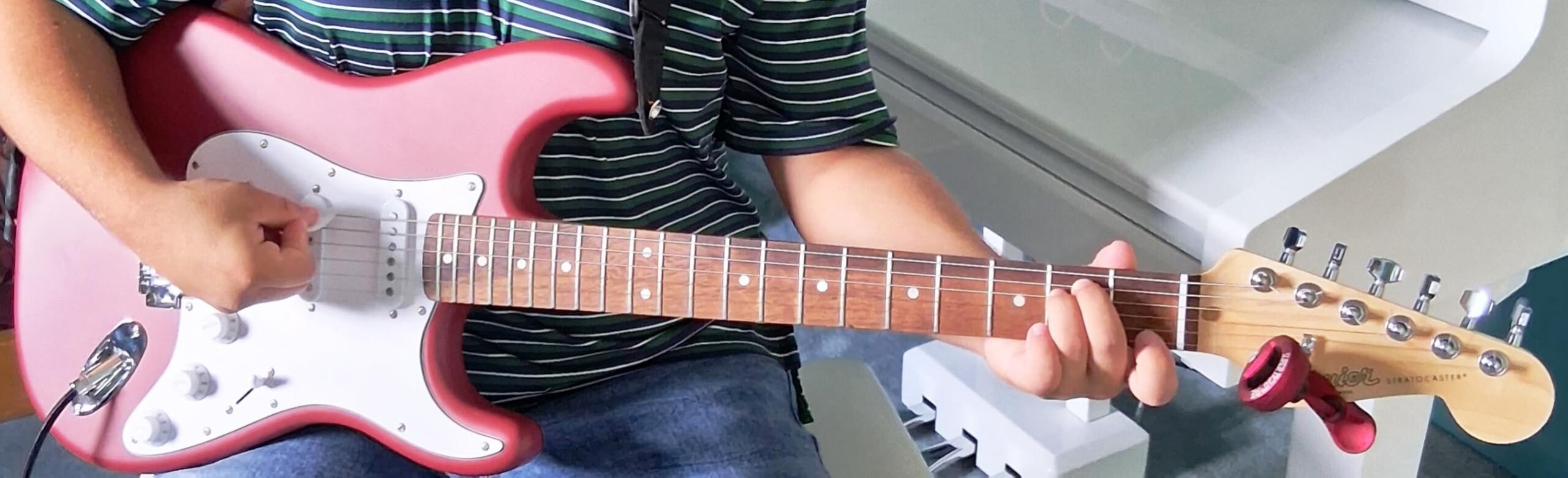 Fender Squier Debut Series Stratocaster Electric Guitar, Beginner Guitar, with 2-Year Warranty, Includes Free Lessons, 2-Color Sunburst with Matte Finish customer photo 2