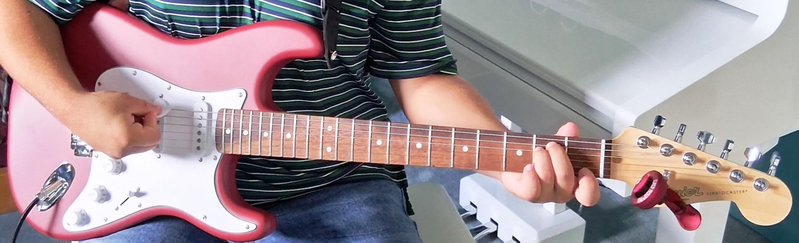 Fender Squier Debut Series Stratocaster Electric Guitar, Beginner Guitar, with 2-Year Warranty, Includes Free Lessons, 2-Color Sunburst with Matte Finish customer photo 2