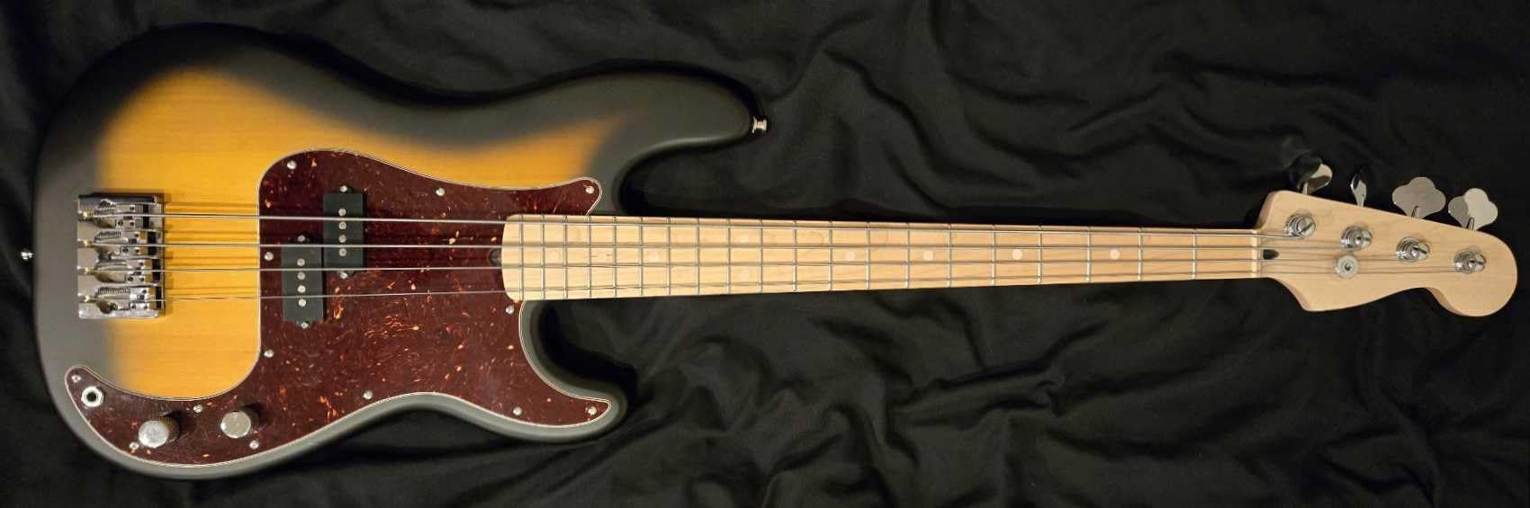 Fender Squier Debut Series Precision Bass Guitar, Beginner Guitar, with 2-Year Warranty, Includes Free Lessons, 2-Color Sunburst with Matte Finish customer photo 2