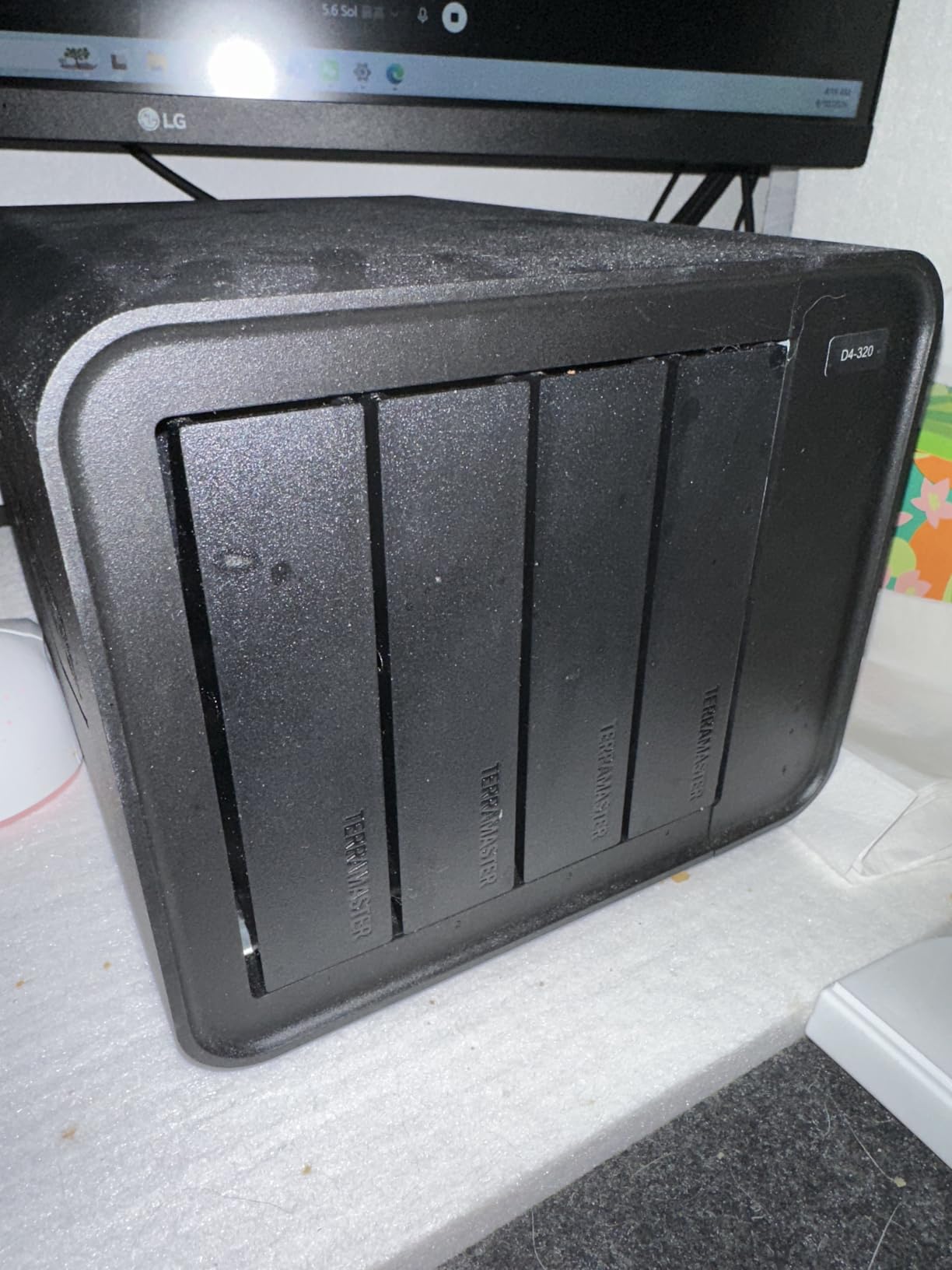 TERRAMASTER D4-320 External Hard Drive Enclosure 4-Bay (Diskless) customer photo 1